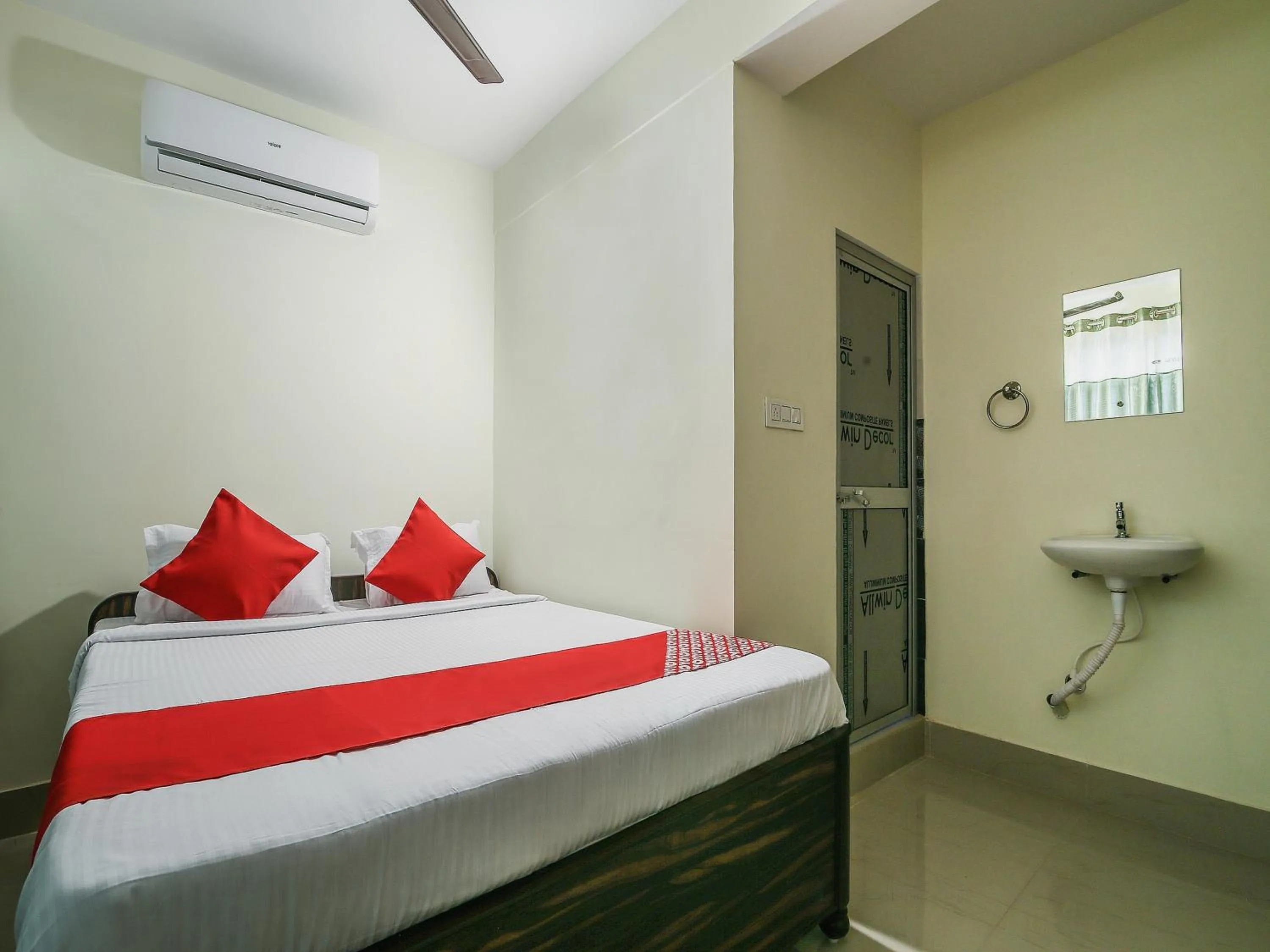 Bedroom, Bed in Super Hotel O Lokenath