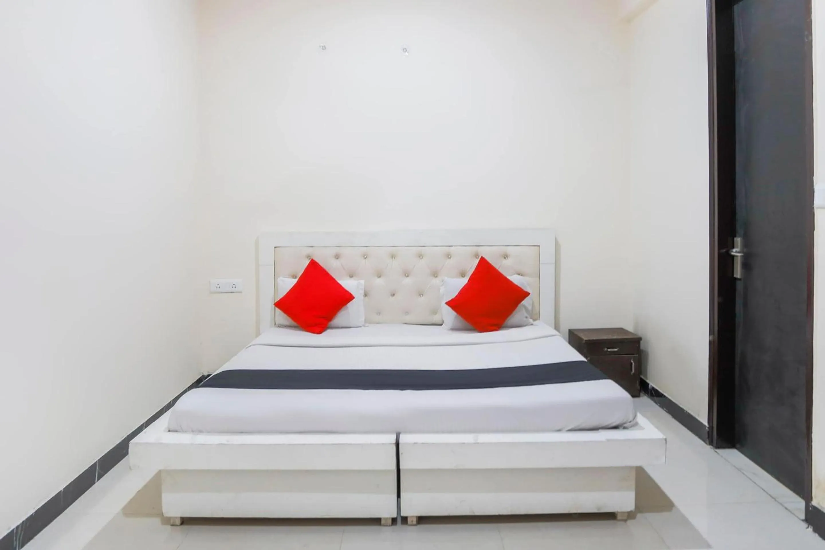 Bedroom in Hotel O GRANDEUR HOTEL