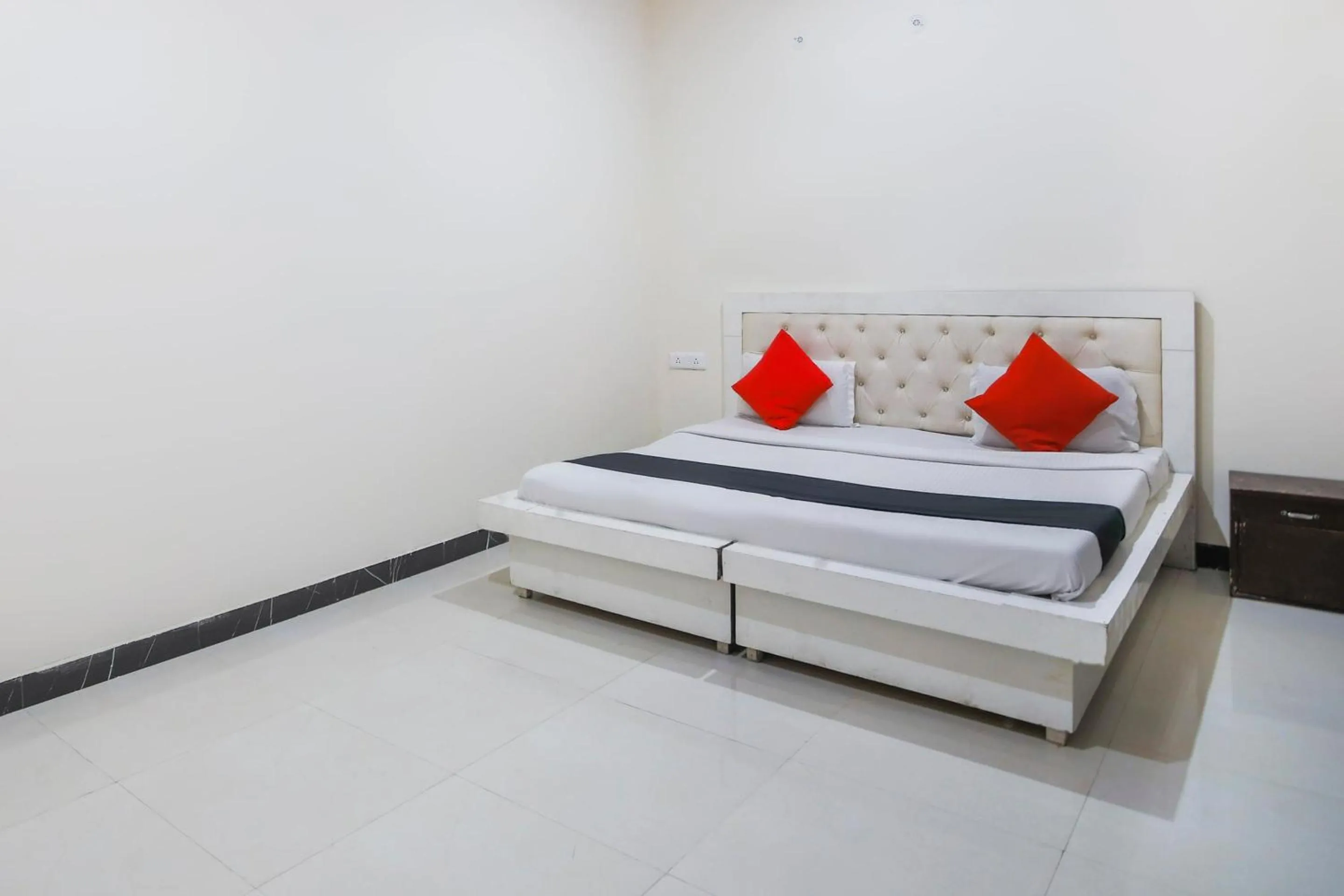 Bedroom in Hotel O GRANDEUR HOTEL