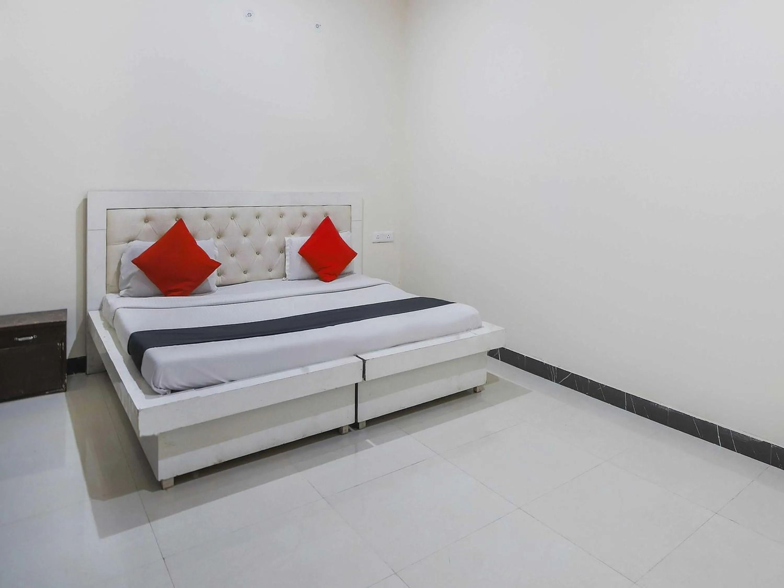 Bedroom in Hotel O GRANDEUR HOTEL