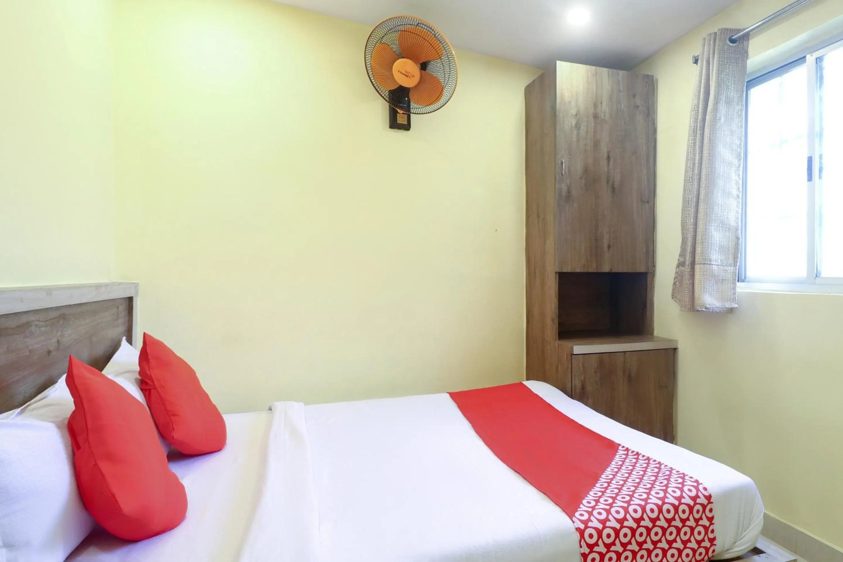 Bedroom, Bed in Hotel O 67309 Hotel Tuk Tuk Palace