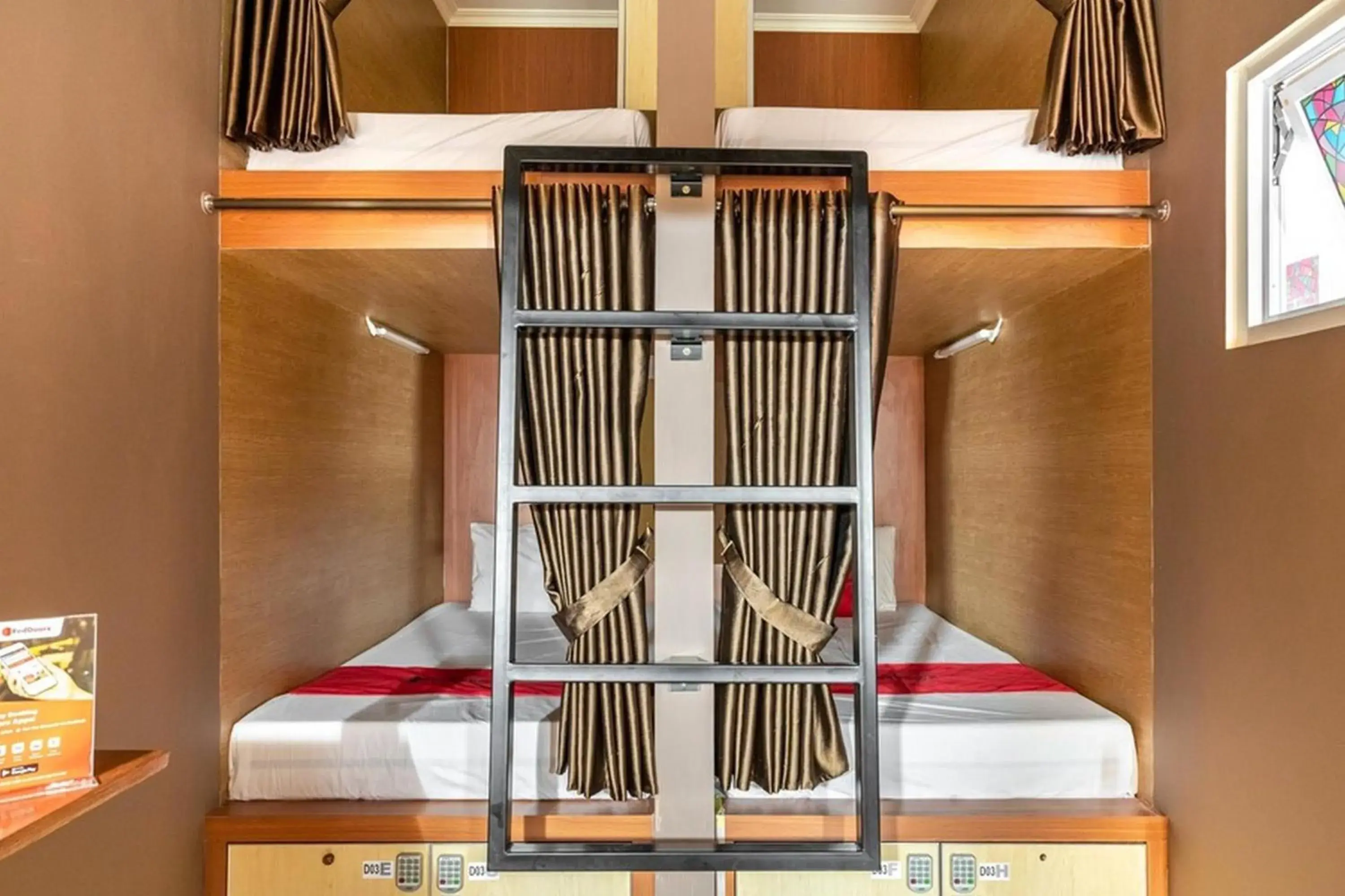 Single Room with Shared Bathroom - single occupancy in RedDoorz Hostel near LTC Glodok Single Room with Shared Bathroom - single occupancy in RedDoorz Hostel near LTC Glodok