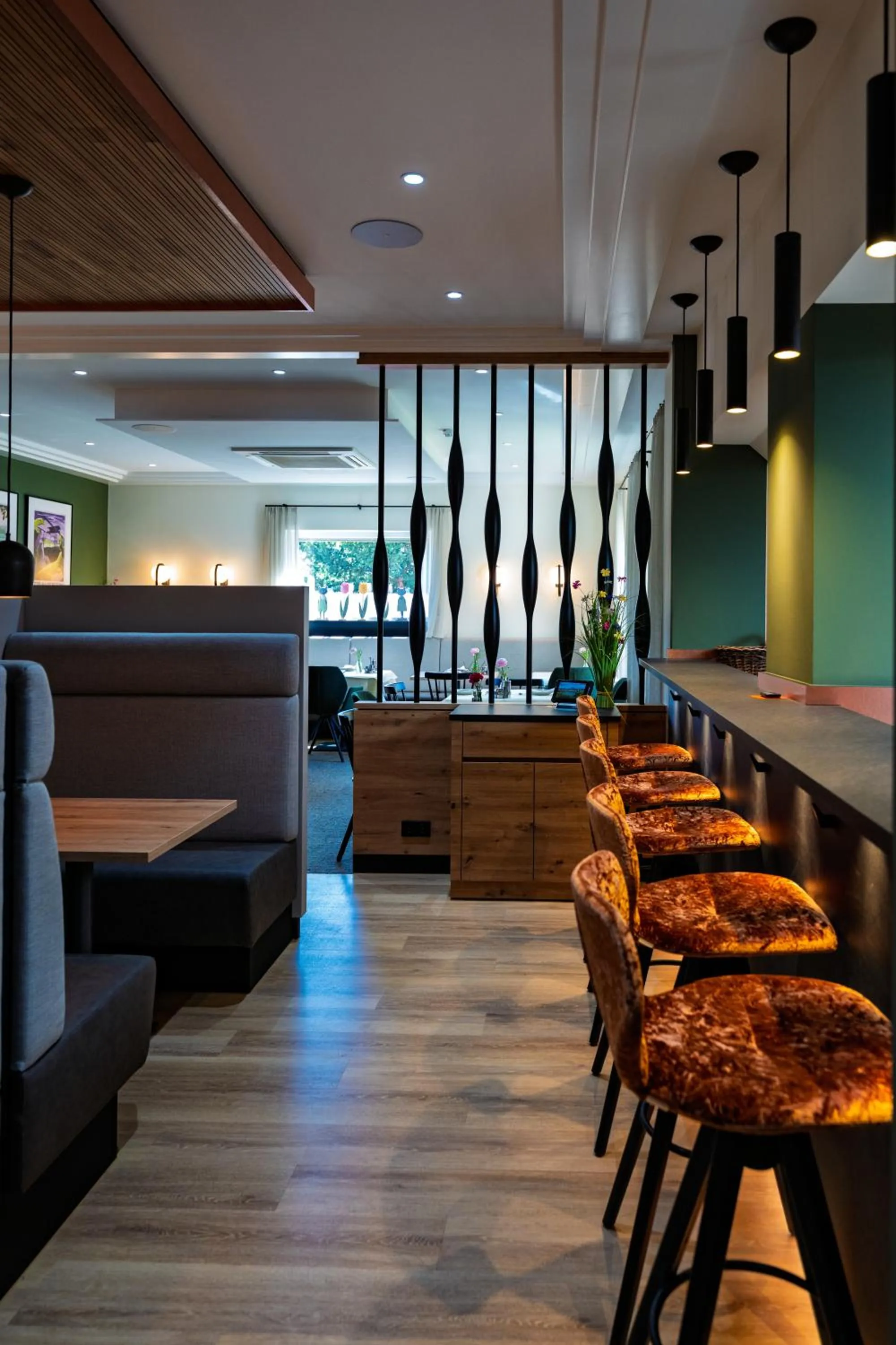 Restaurant/places to eat in Hotel Azenberg