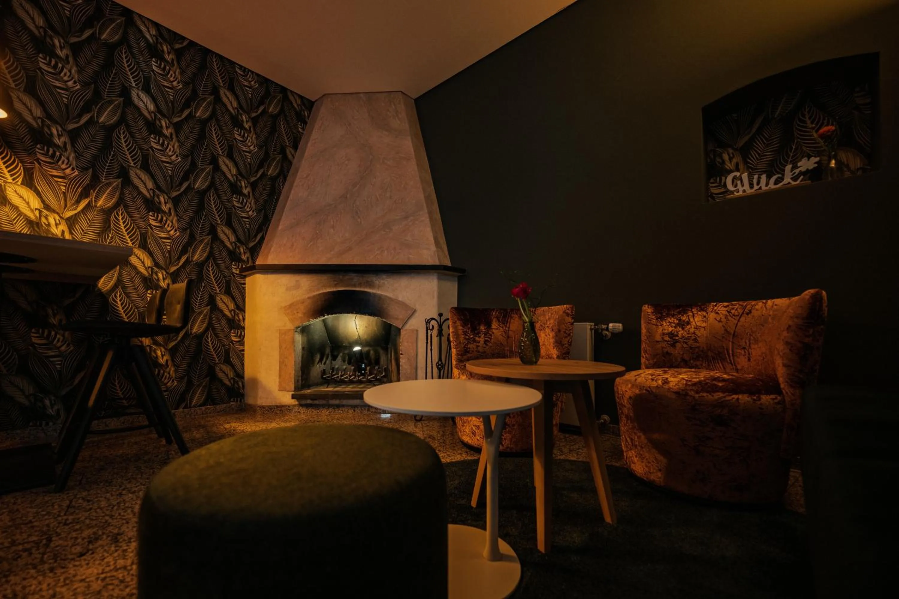 Restaurant/places to eat in Hotel Azenberg