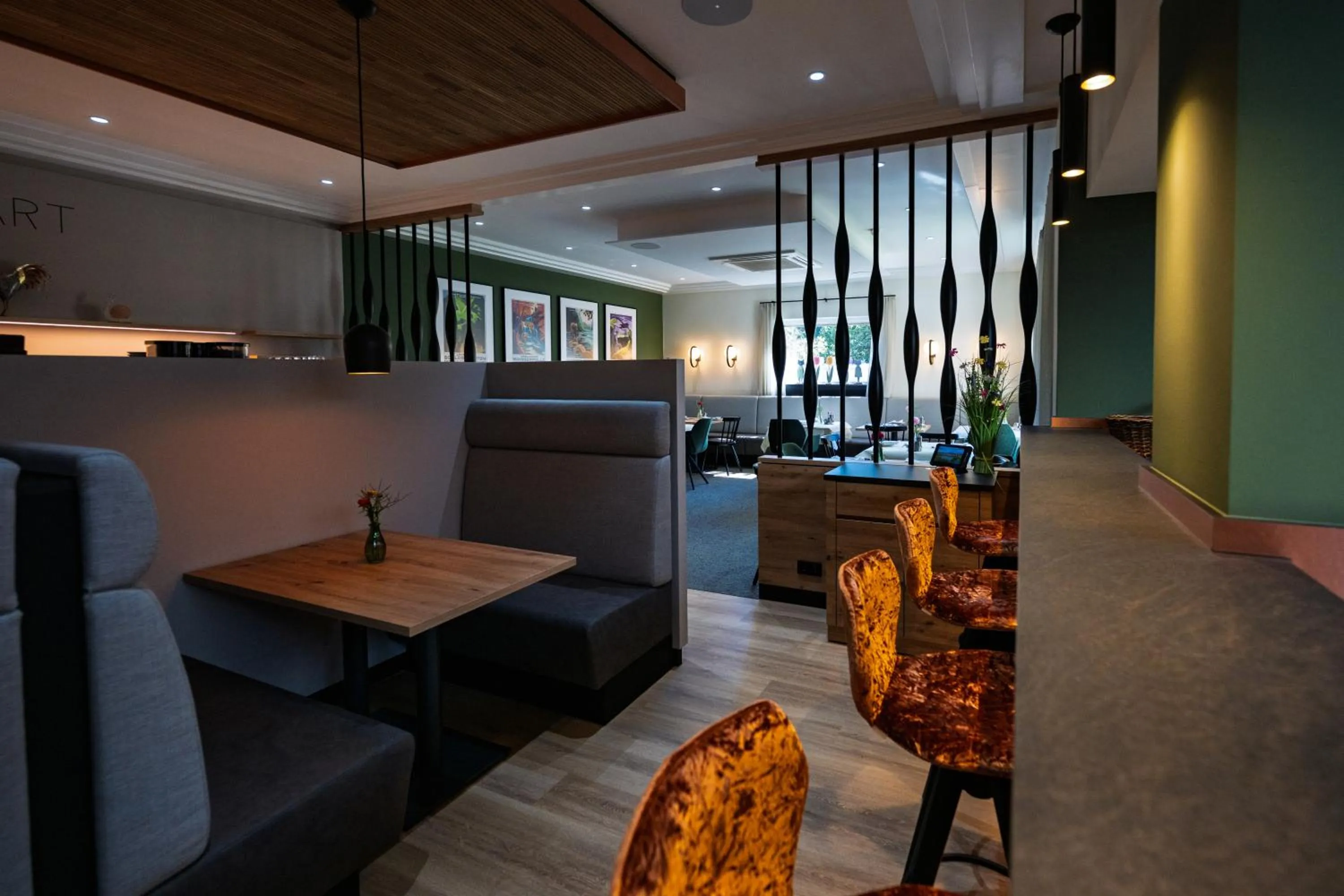 Restaurant/places to eat in Hotel Azenberg