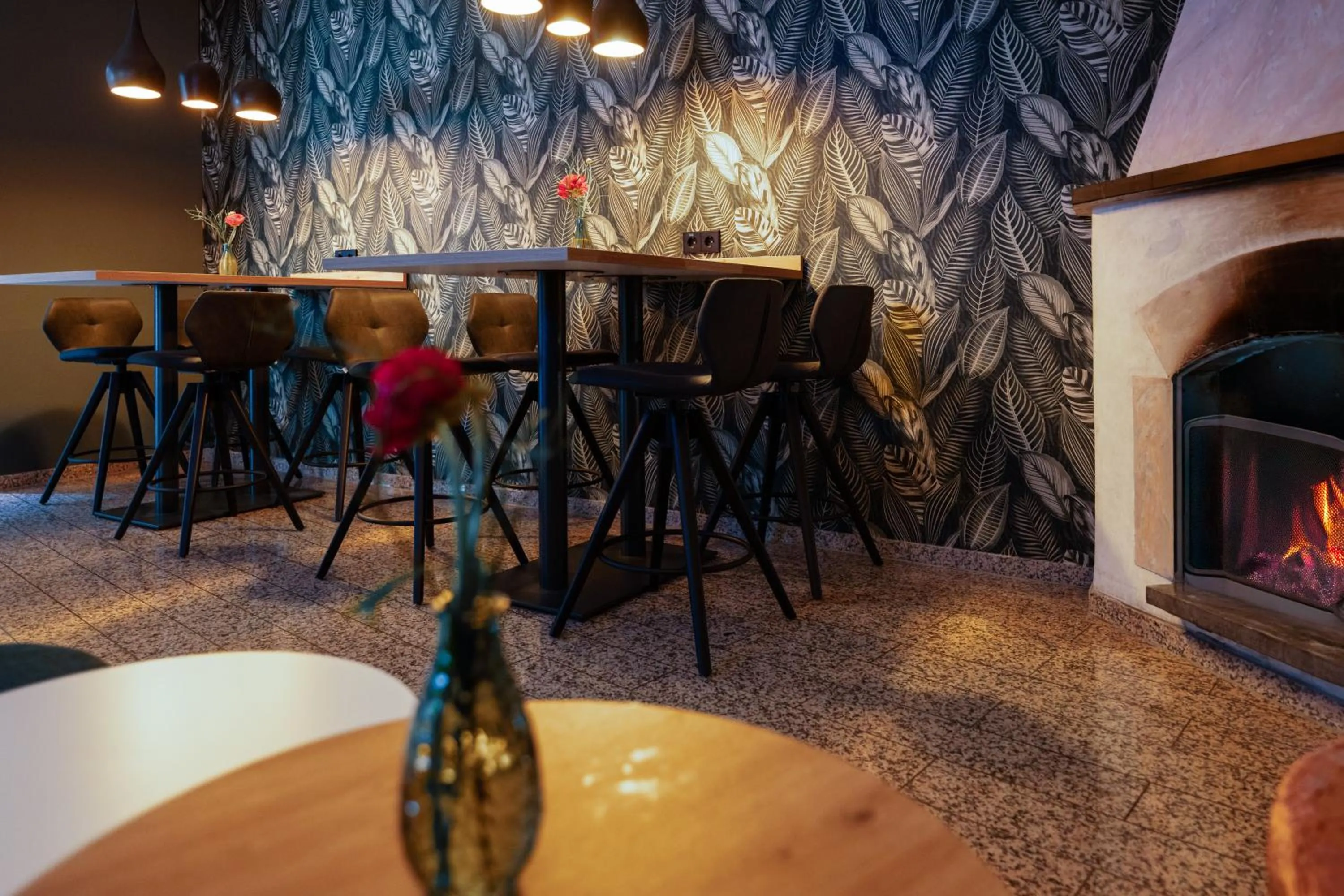 Restaurant/places to eat in Hotel Azenberg