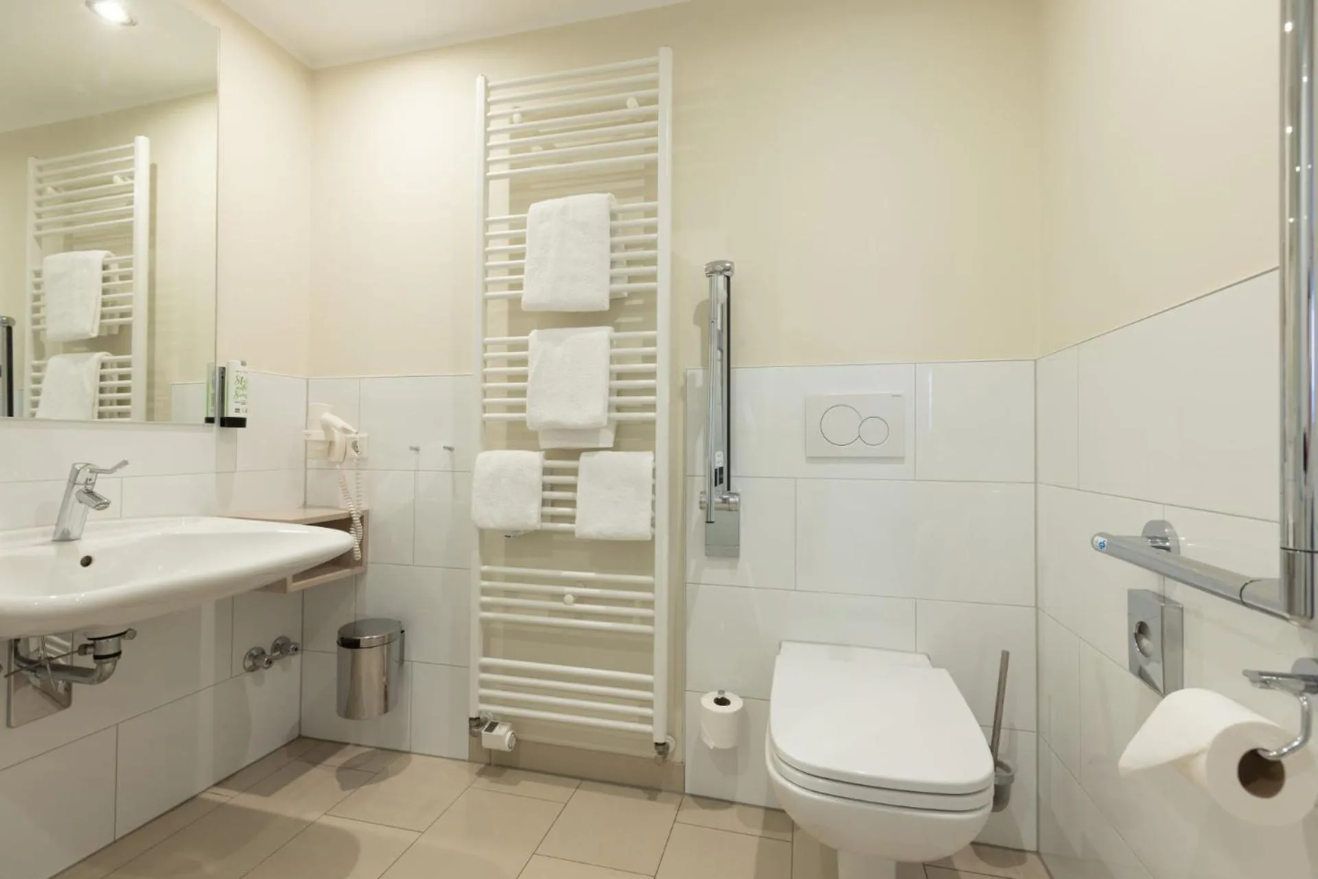 Shower in Best Western Plus Theodor Storm Hotel