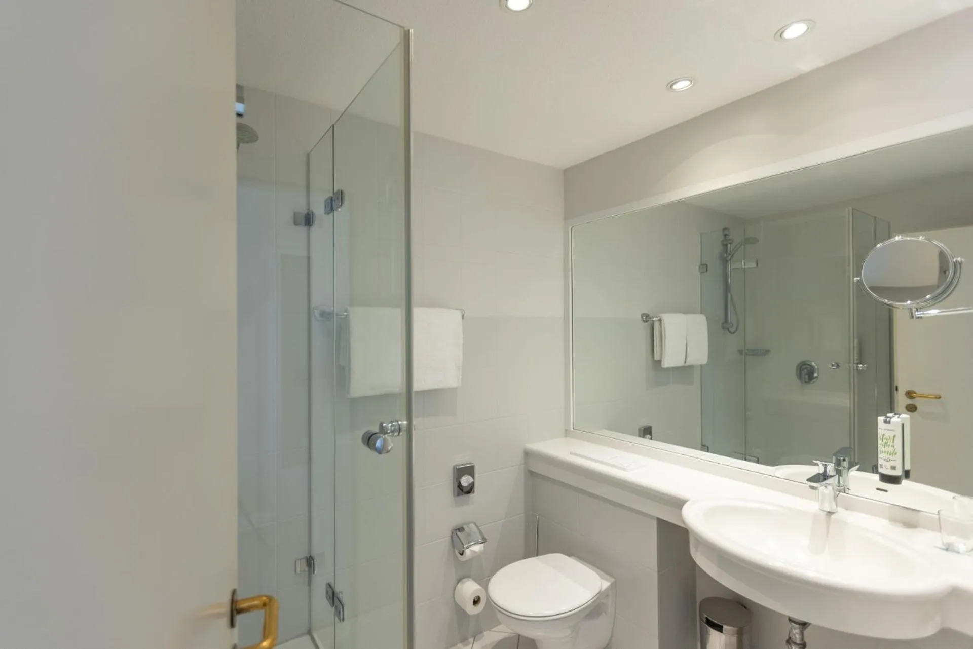 Shower in Best Western Plus Theodor Storm Hotel