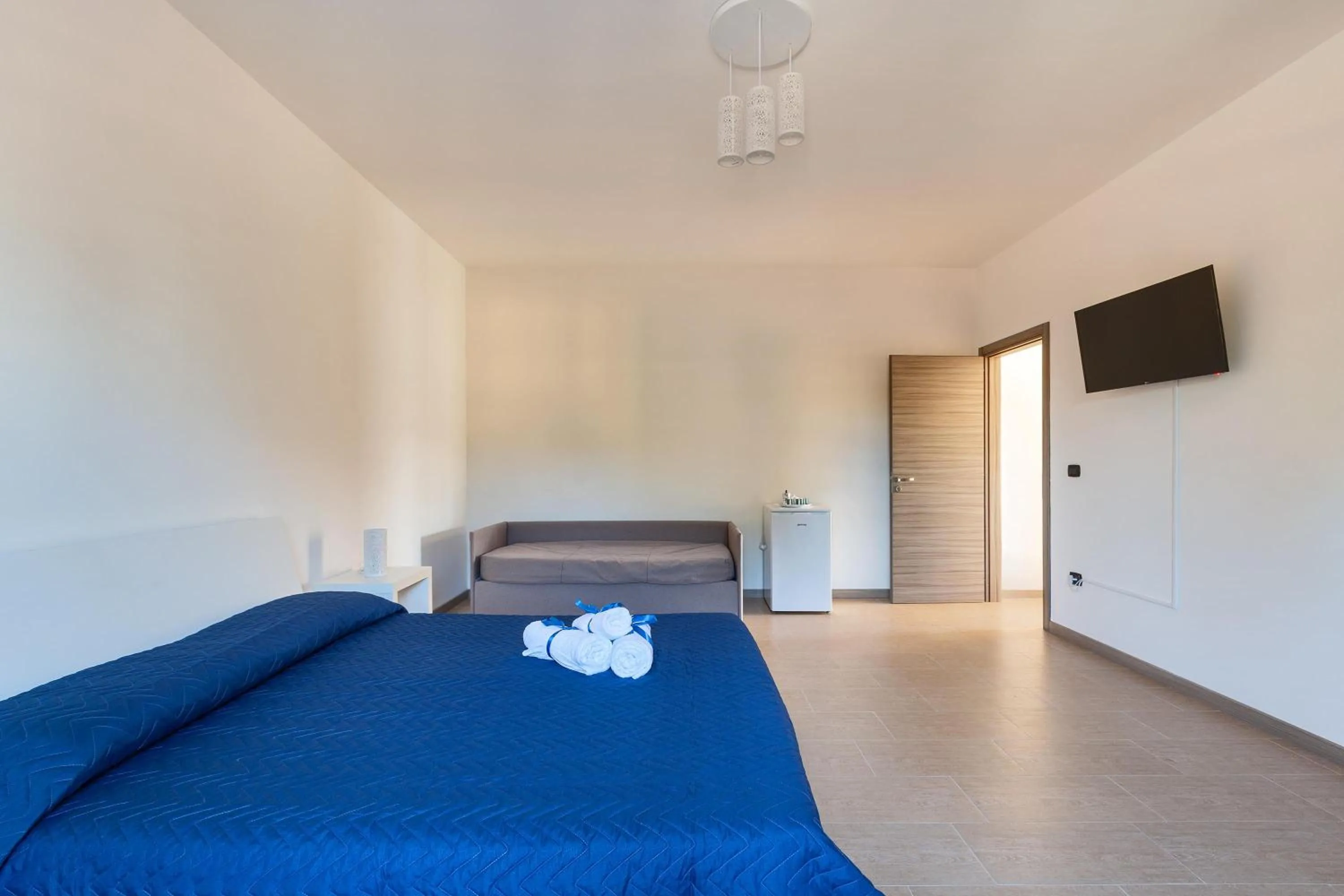 Photo of the whole room, Bed in Joy Home B&B