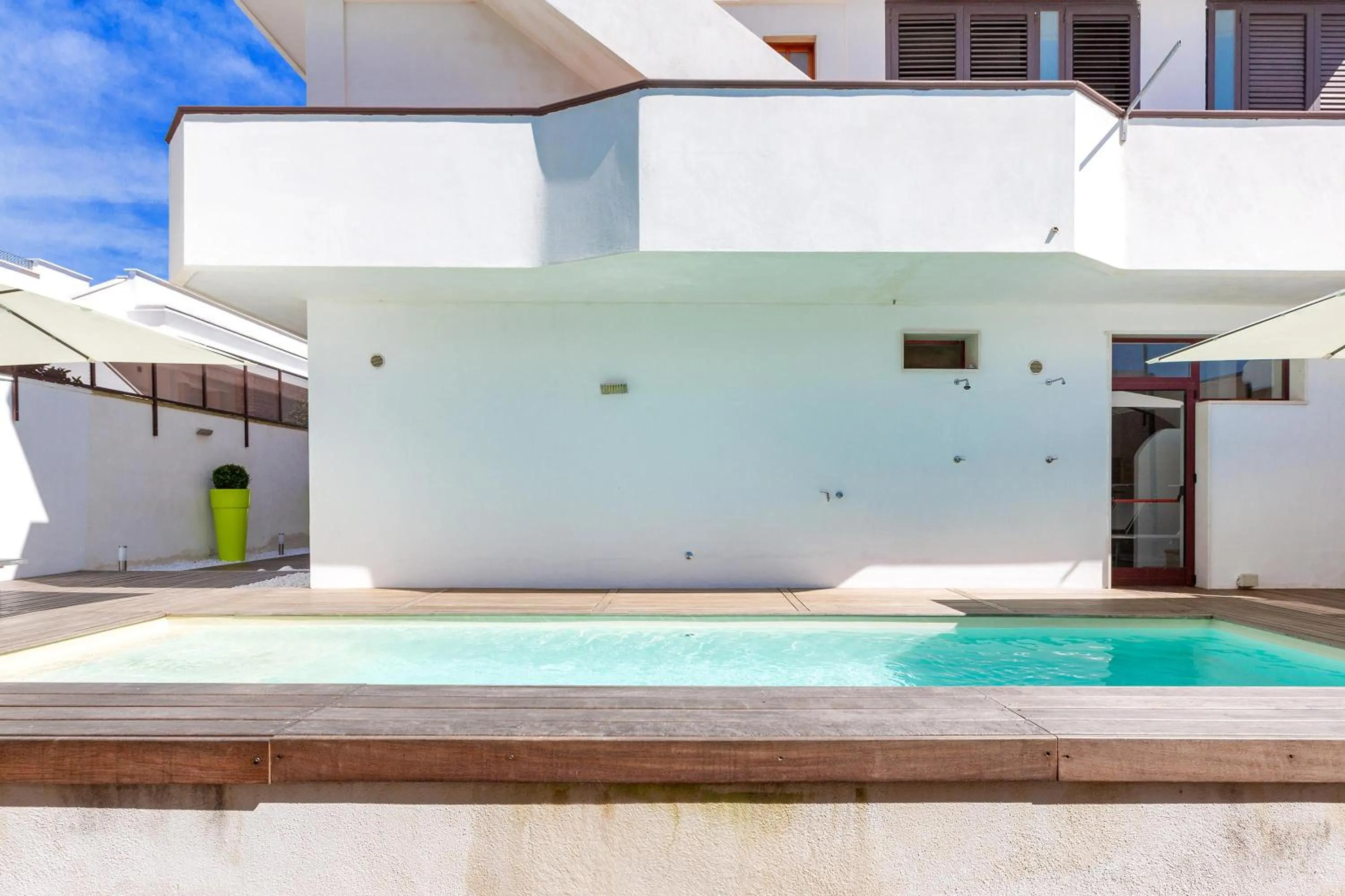 Swimming pool in Joy Home B&B