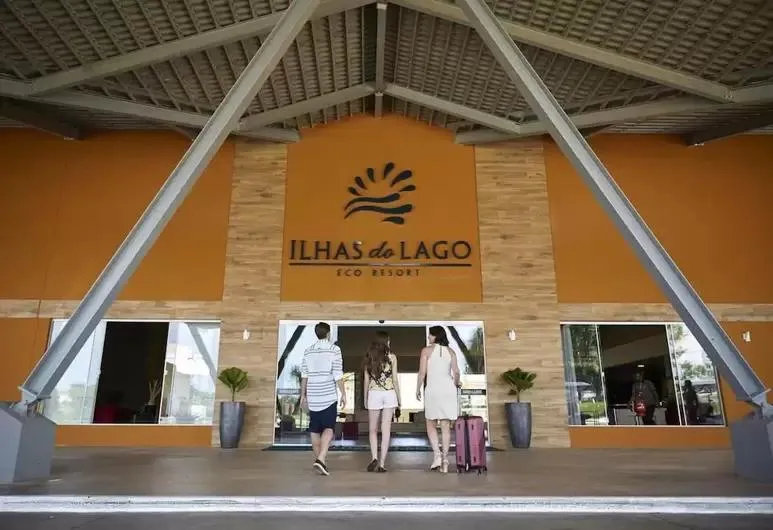 Facade/entrance in Ilhas do Lago Eco Resort
