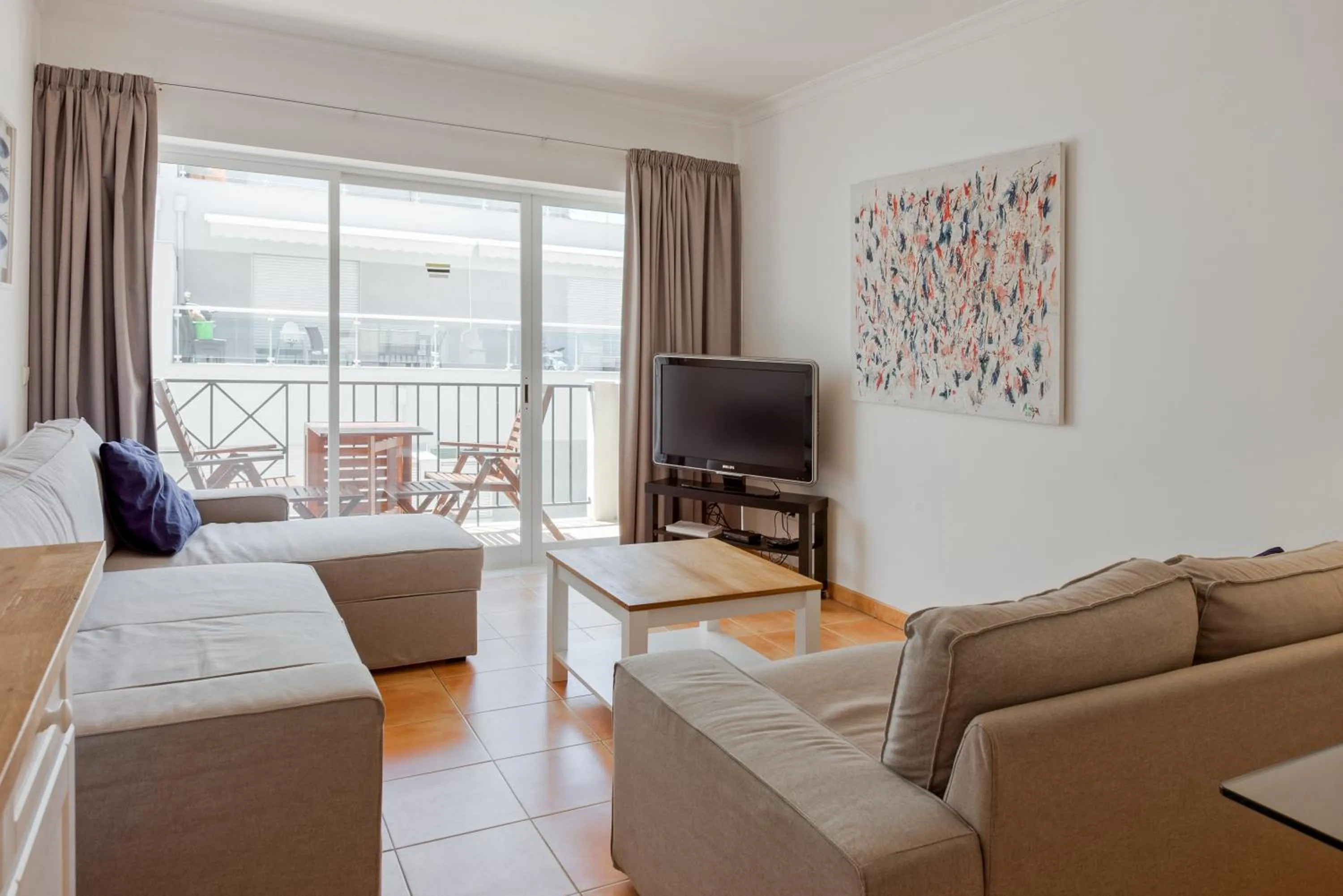 Monte Gordo Beach Flat with Balcony