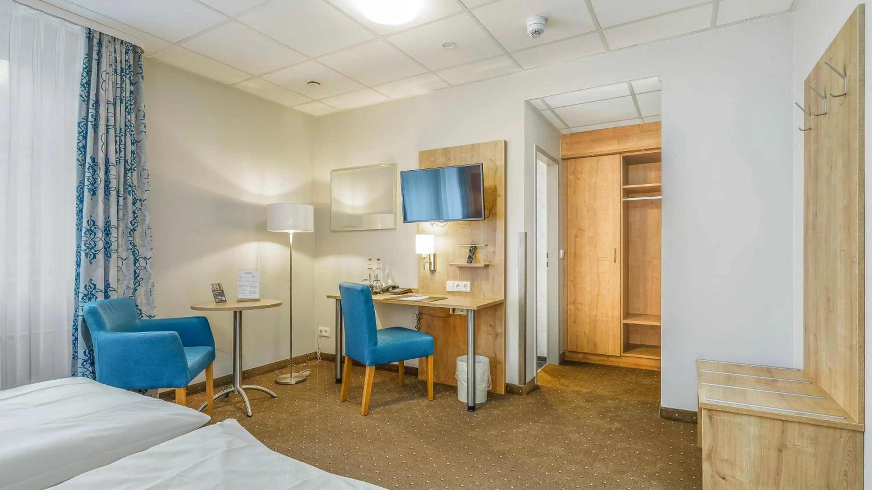 Photo of the whole room, Bed in Hotel Kreuzer