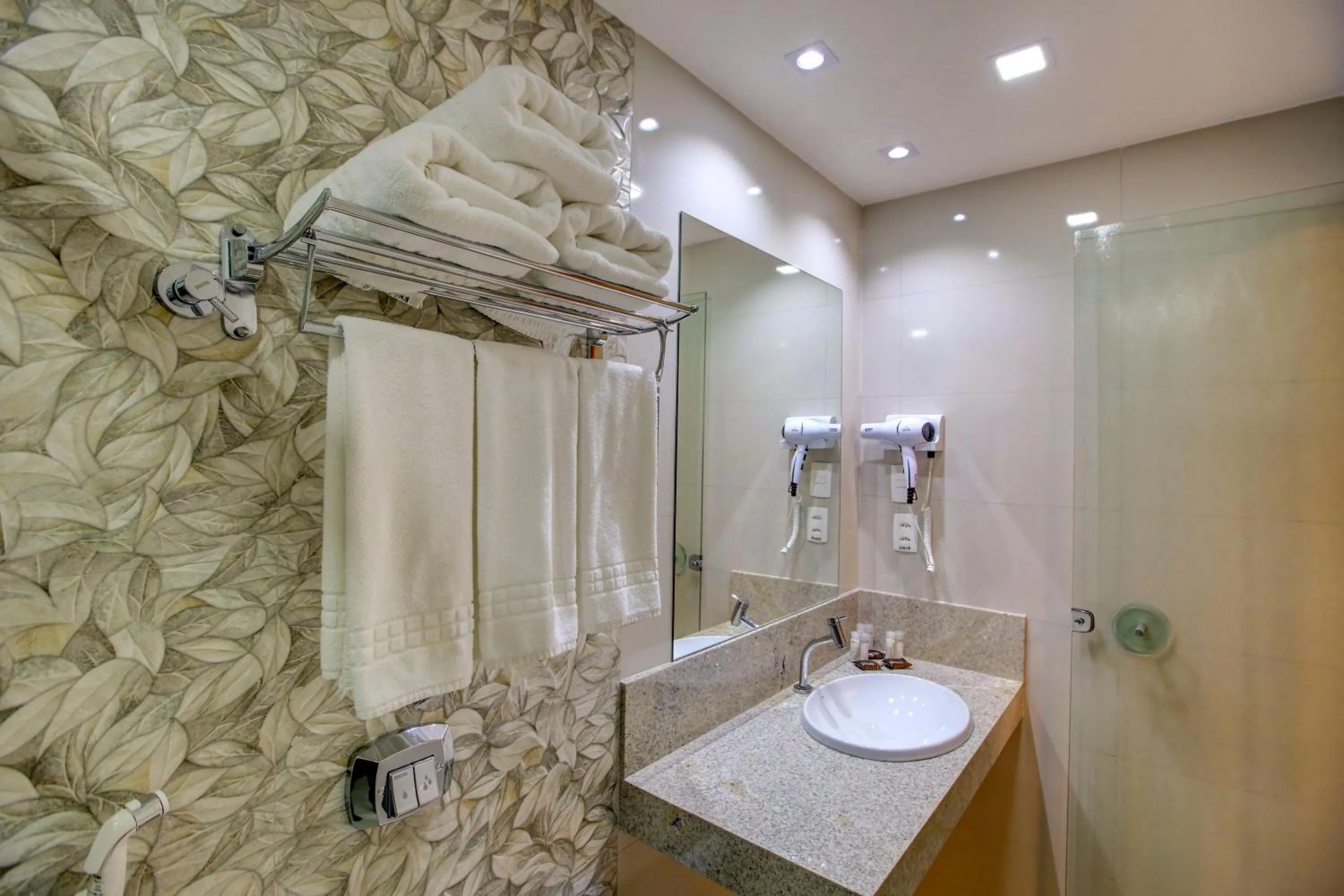 Bathroom in Novares Hotel