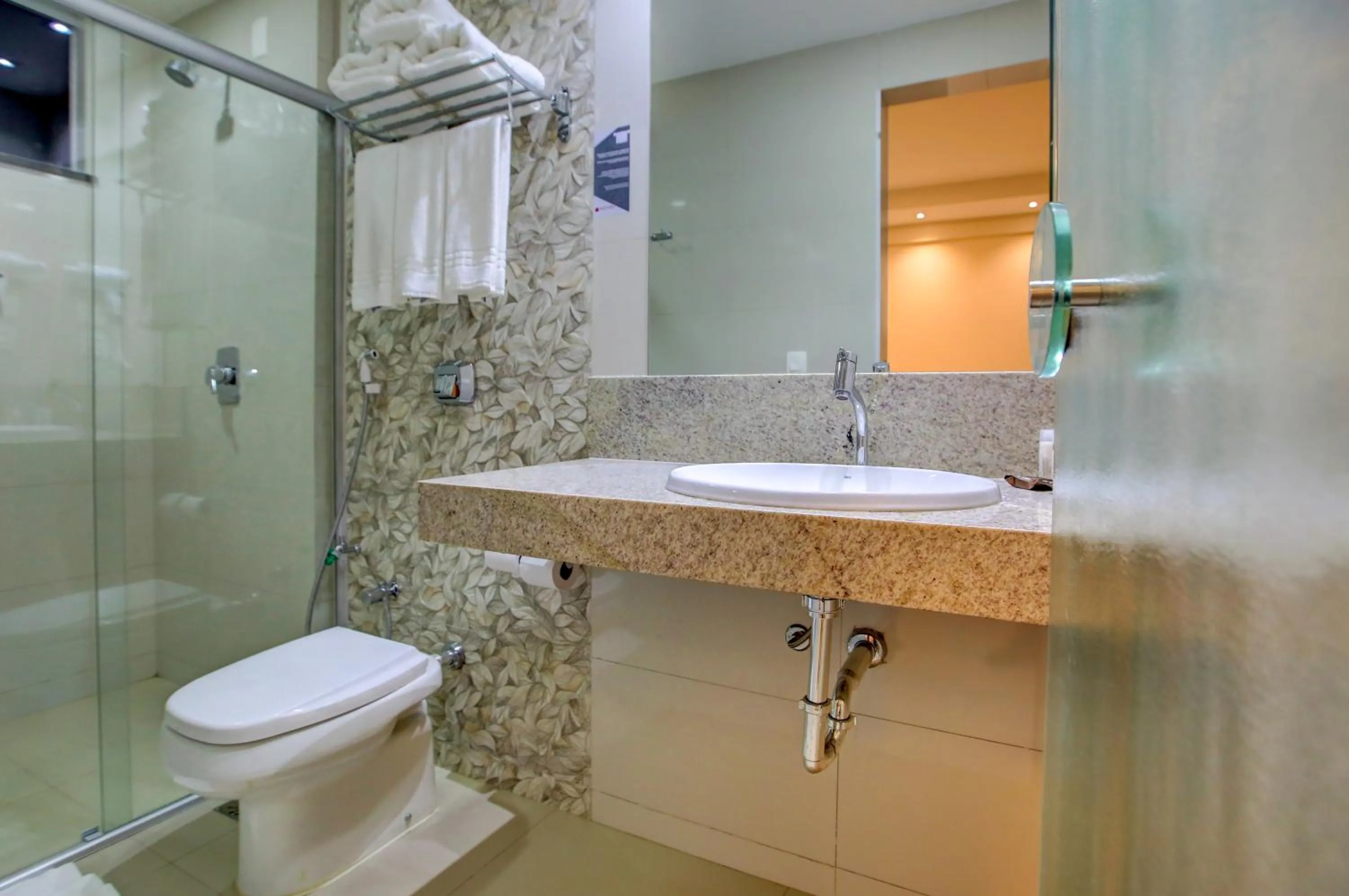 Toilet in Novares Hotel