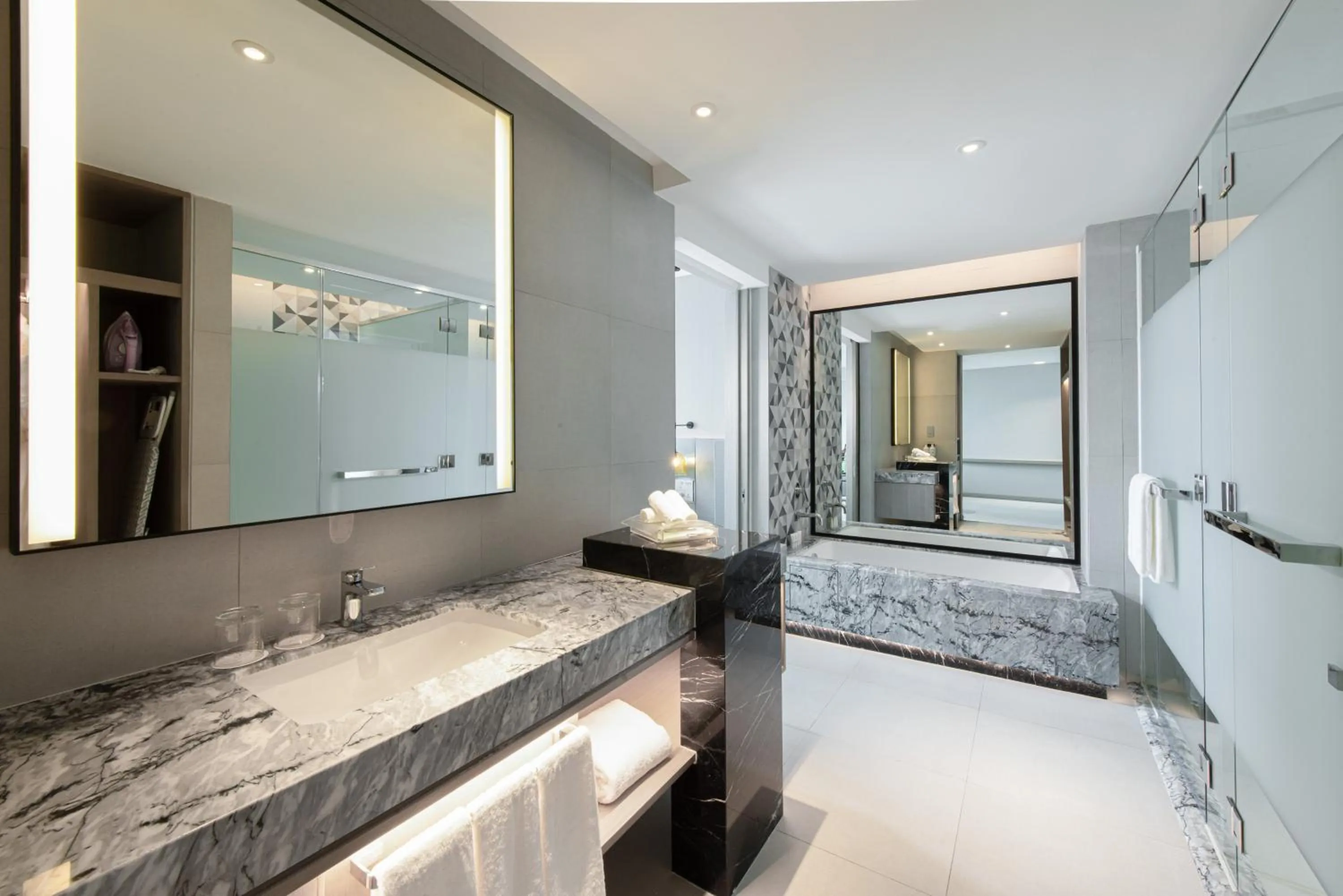 Bathroom, Bed in Holiday Inn Johor Bahru City Centre by IHG