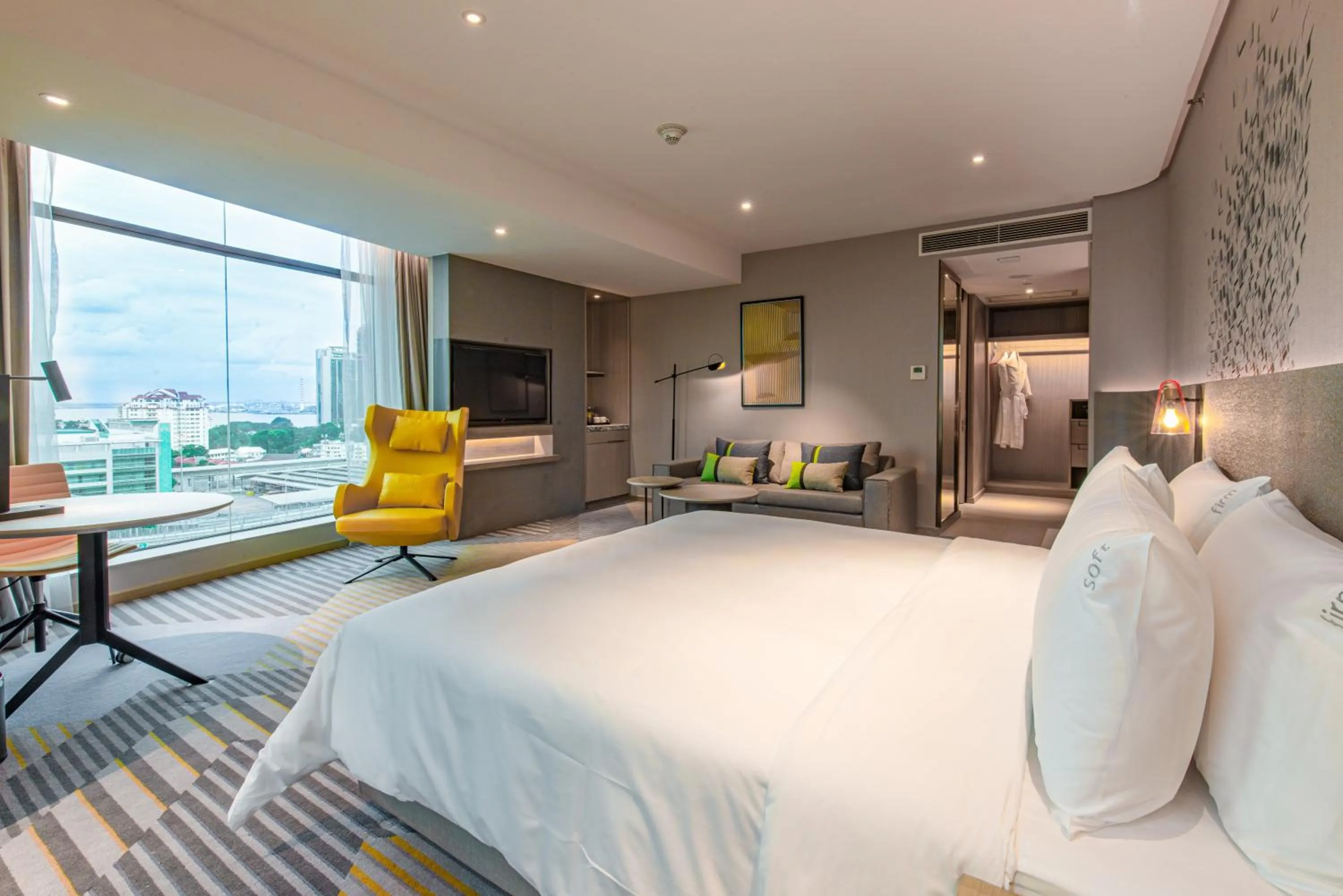 Photo of the whole room, Bed in Holiday Inn Johor Bahru City Centre by IHG