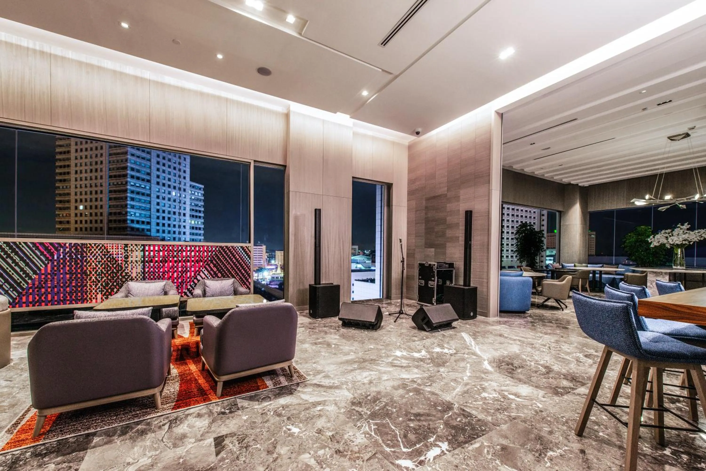 Lounge or bar in Holiday Inn Johor Bahru City Centre by IHG