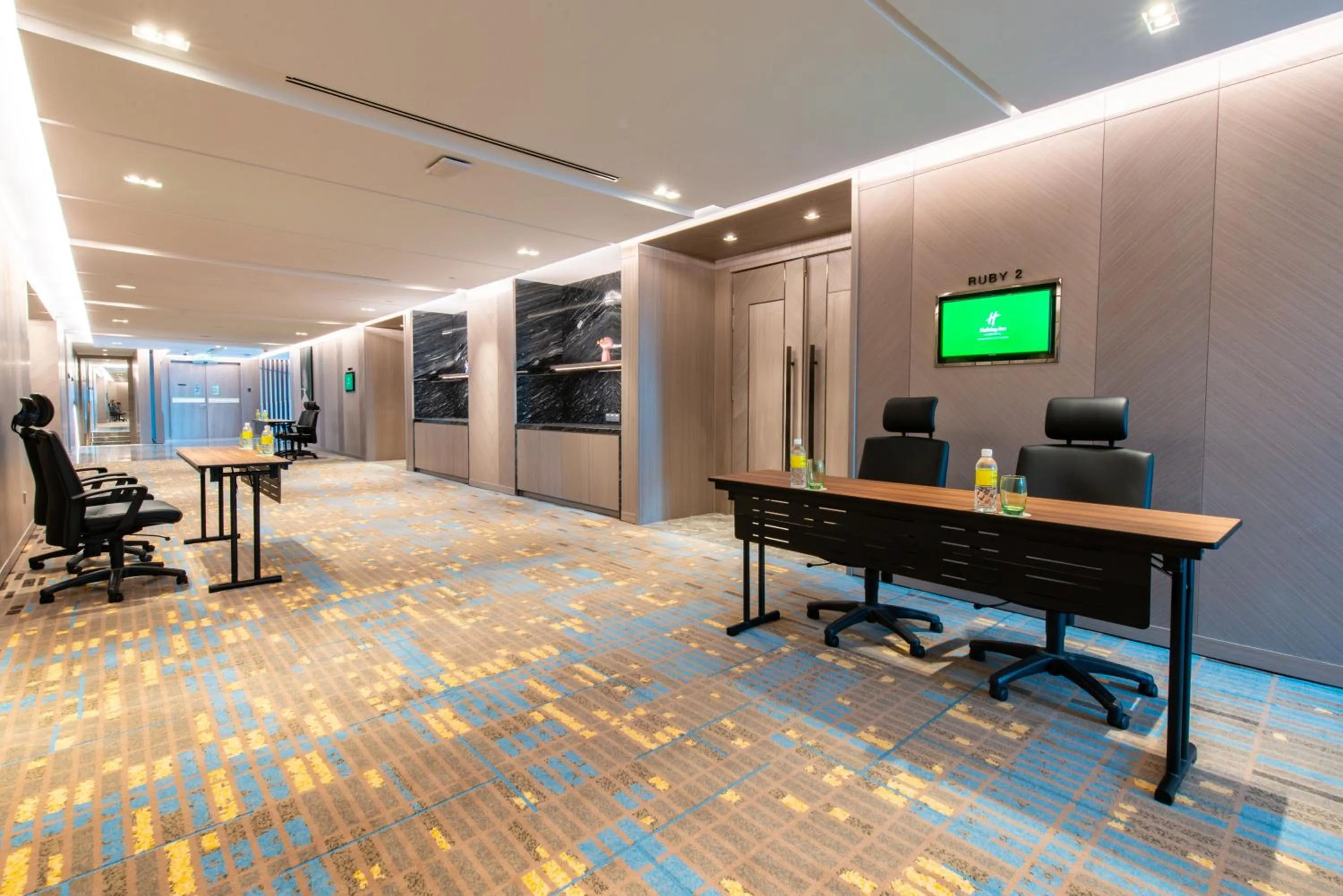 Restaurant/places to eat in Holiday Inn Johor Bahru City Centre by IHG