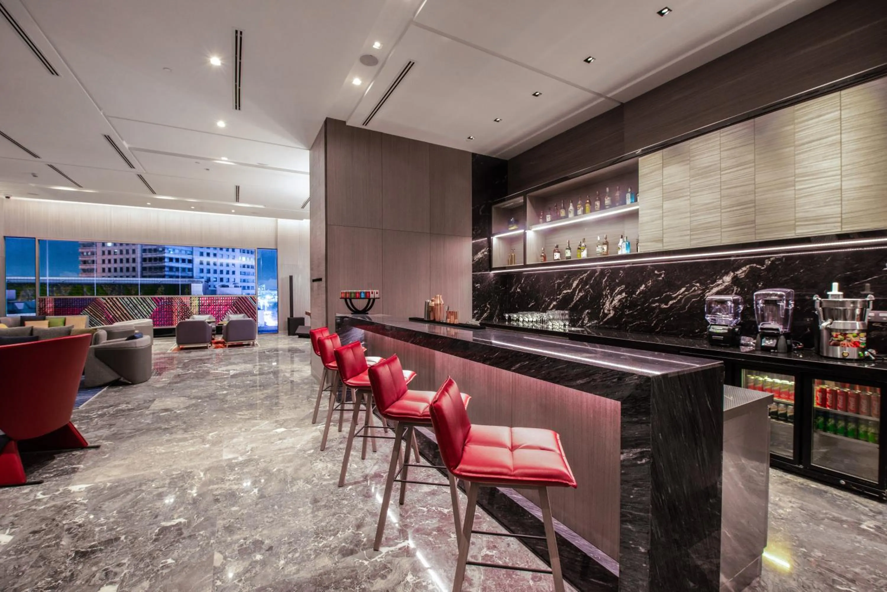 Lounge or bar in Holiday Inn Johor Bahru City Centre by IHG