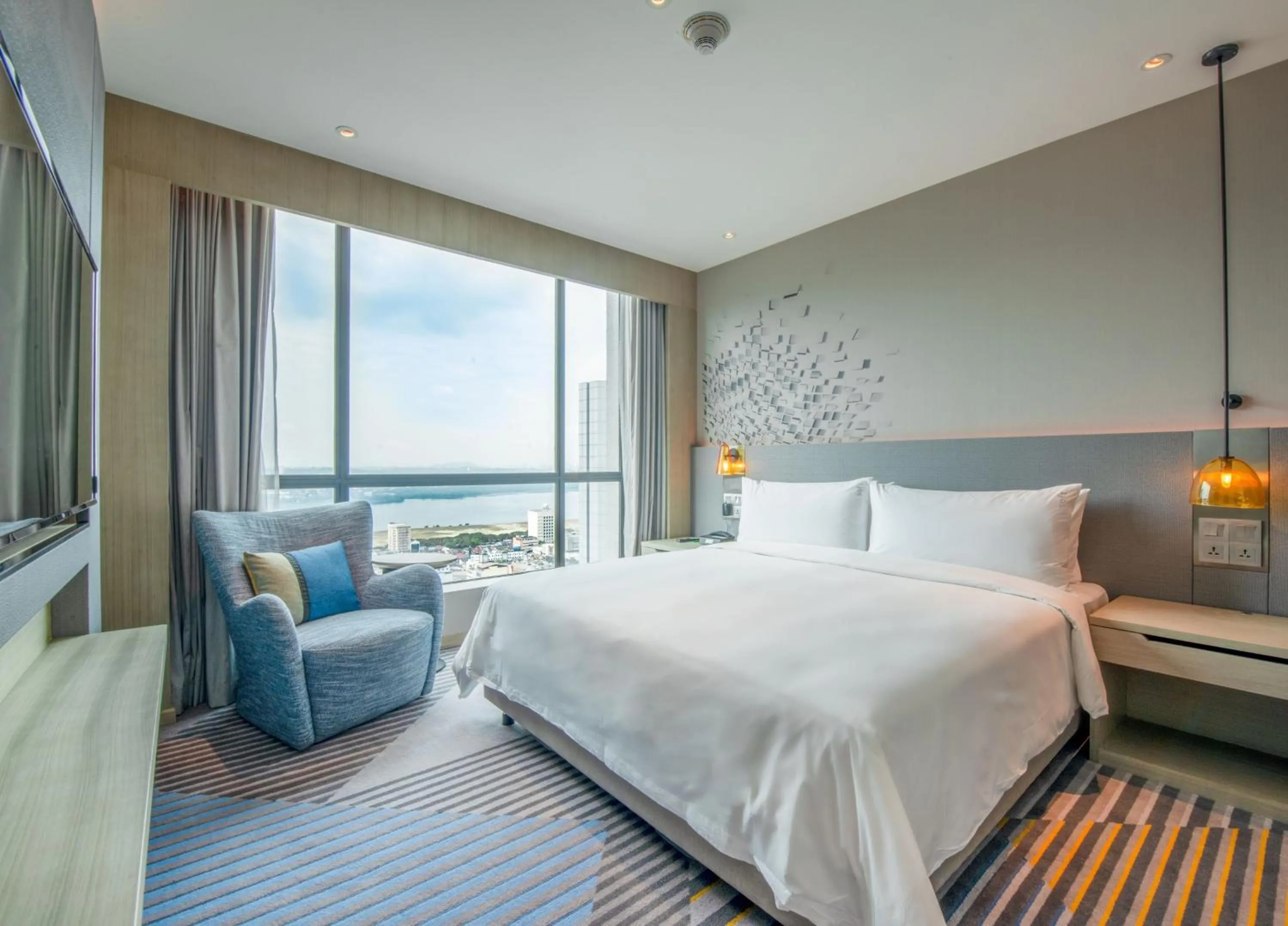 Photo of the whole room, Bed in Holiday Inn Johor Bahru City Centre by IHG