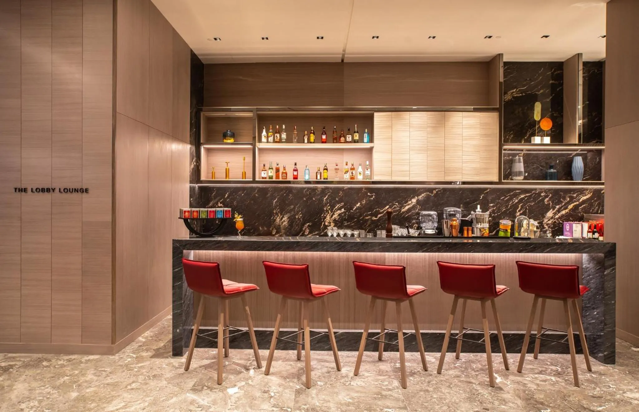 Lounge or bar in Holiday Inn Johor Bahru City Centre by IHG