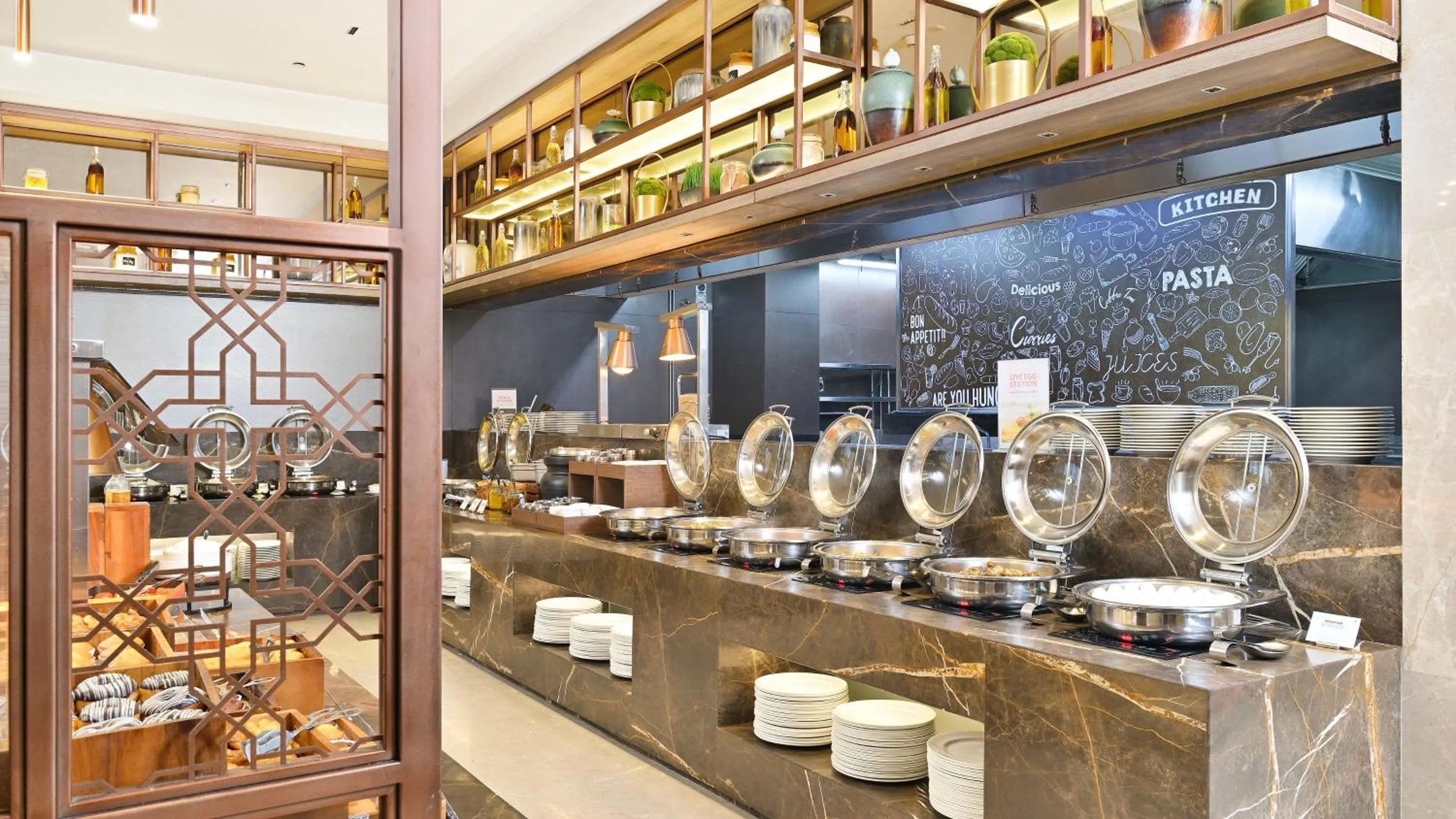 Restaurant/places to eat in Holiday Inn Gurugram Sector 90 by IHG