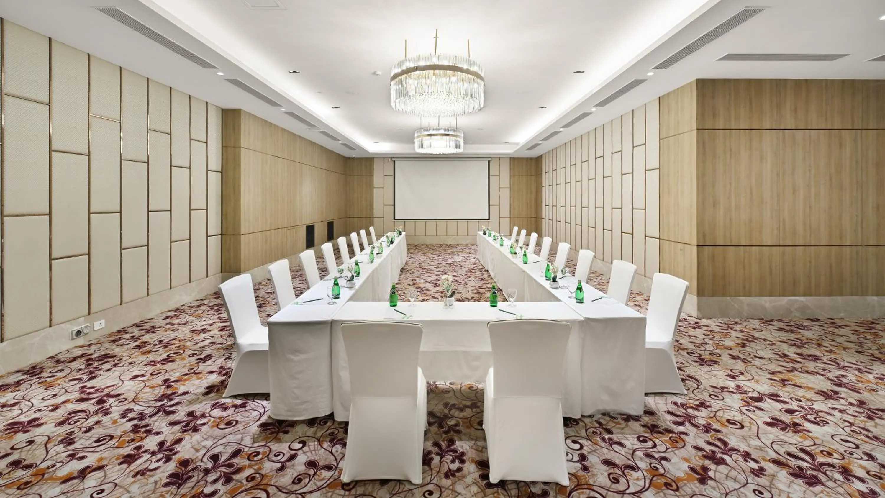 Meeting/conference room in Holiday Inn Gurugram Sector 90 by IHG