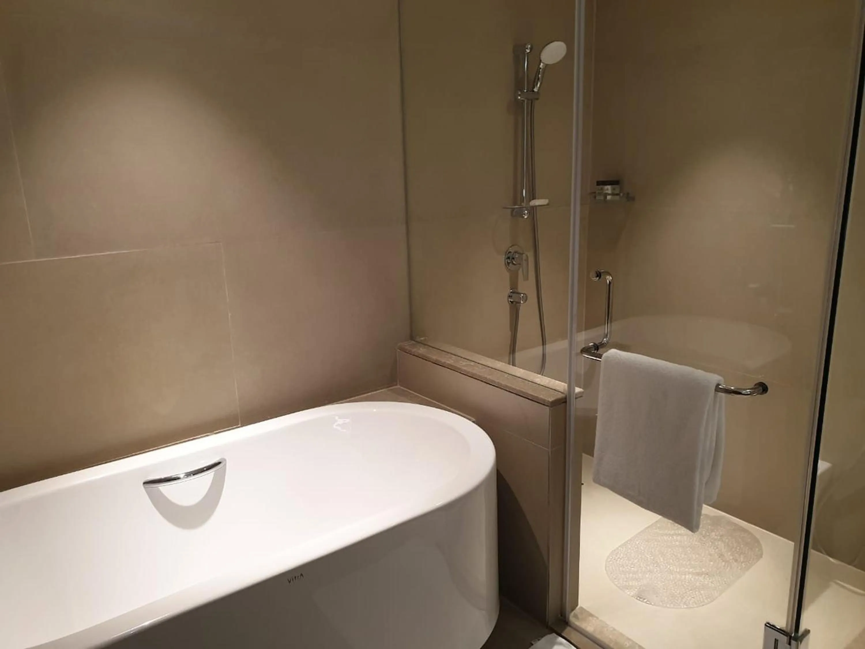 Photo of the whole room in Holiday Inn Gurugram Sector 90 by IHG