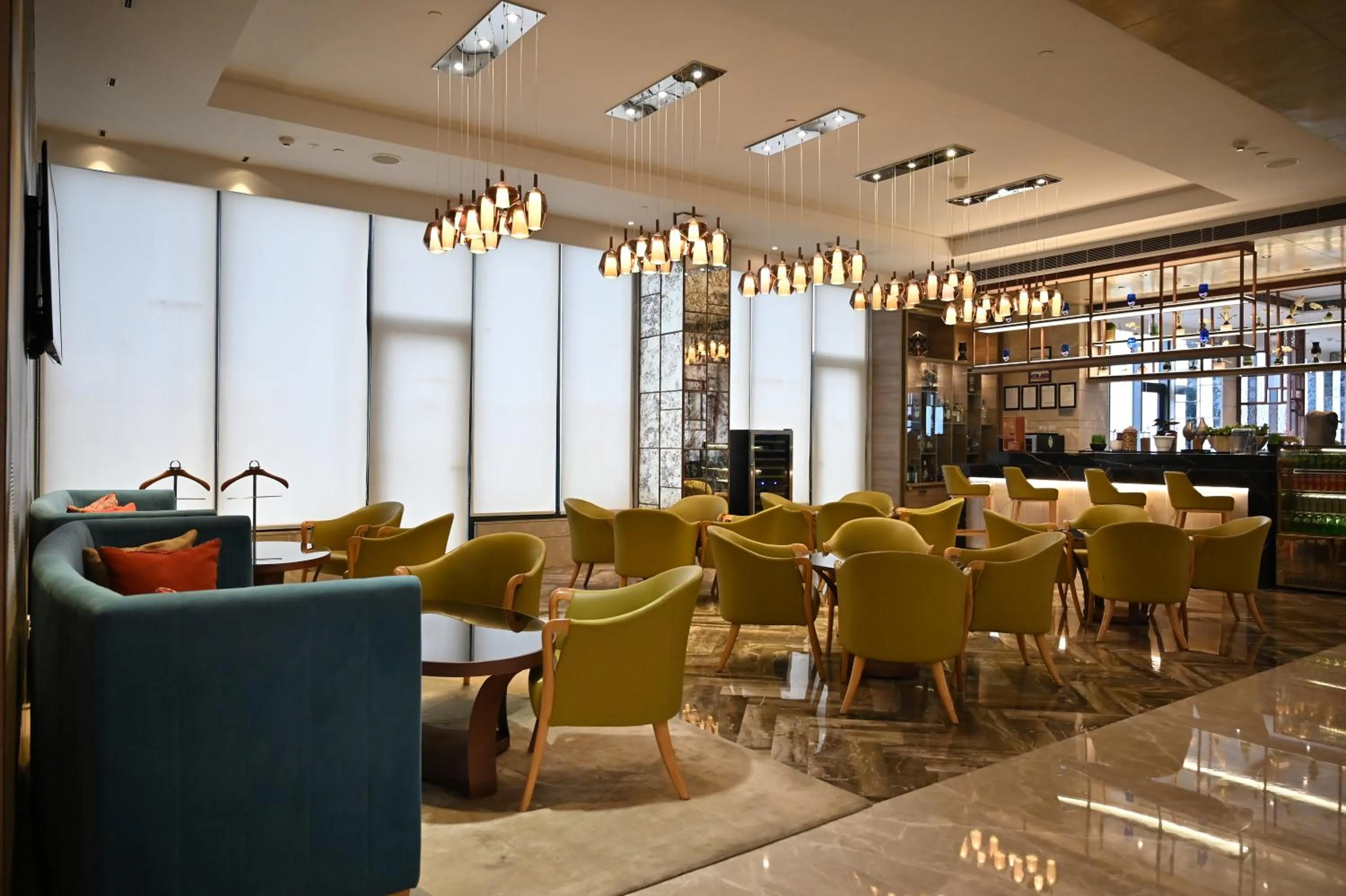 Restaurant/places to eat in Holiday Inn Gurugram Sector 90 by IHG