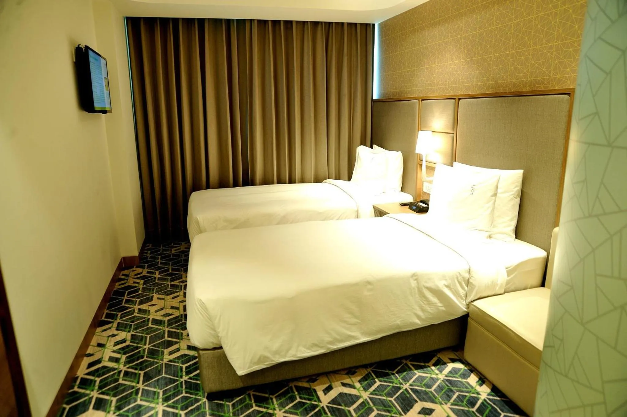 Photo of the whole room, Bed in Holiday Inn Gurugram Sector 90 by IHG