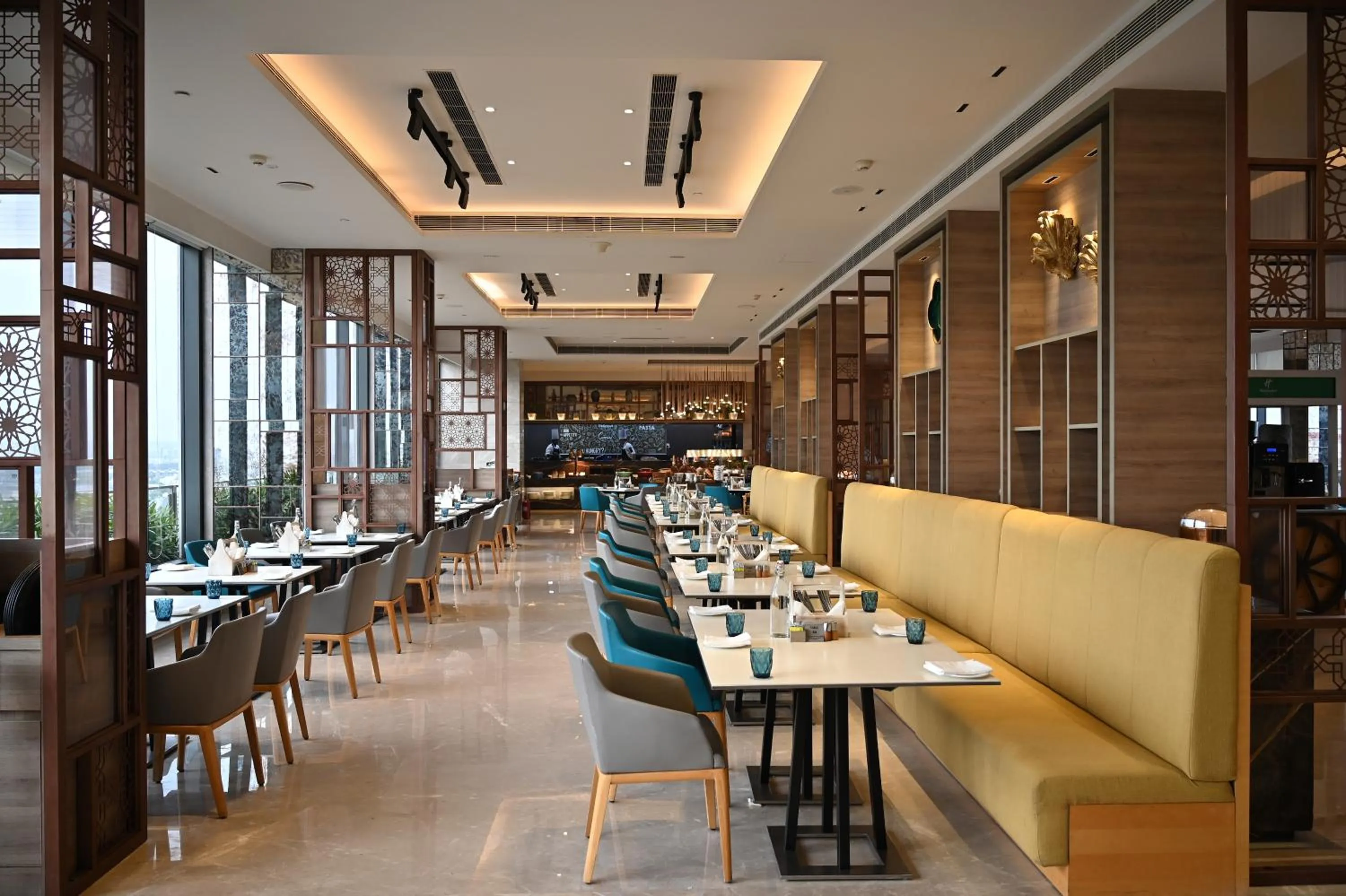 Restaurant/places to eat in Holiday Inn Gurugram Sector 90 by IHG