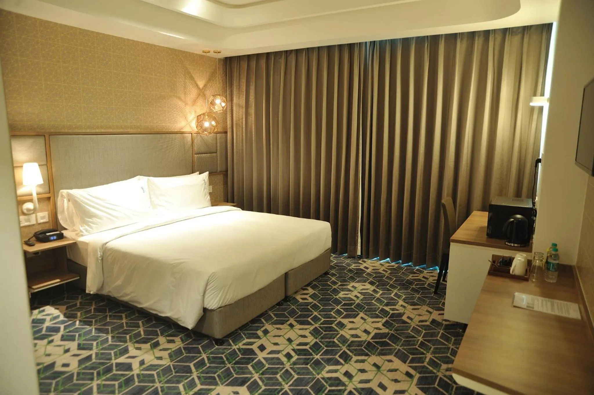 Photo of the whole room, Bed in Holiday Inn Gurugram Sector 90 by IHG