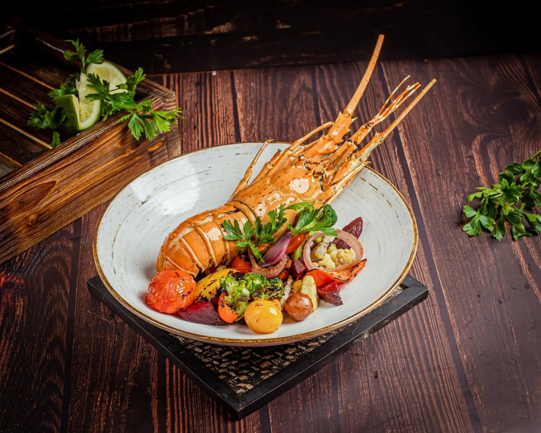 Restaurant/places to eat in Holiday Inn Dhaka City Centre by IHG