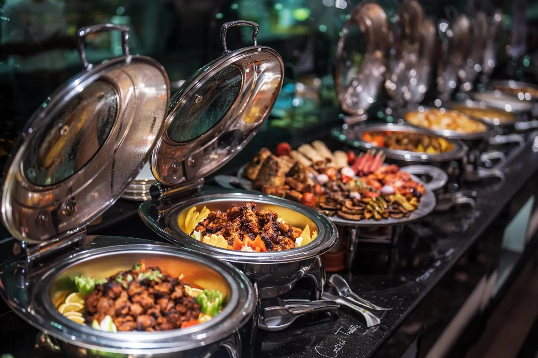 Restaurant/places to eat in Holiday Inn Dhaka City Centre by IHG