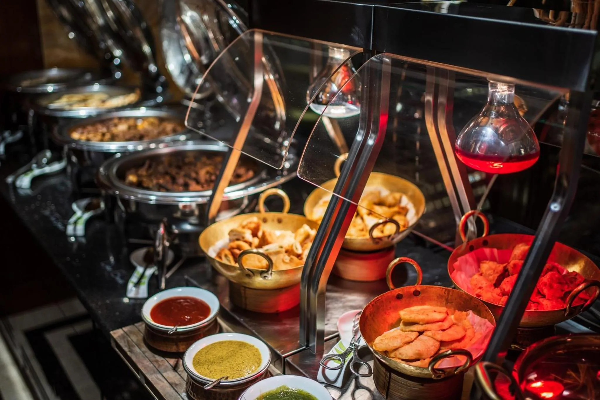 Restaurant/places to eat in Holiday Inn Dhaka City Centre by IHG