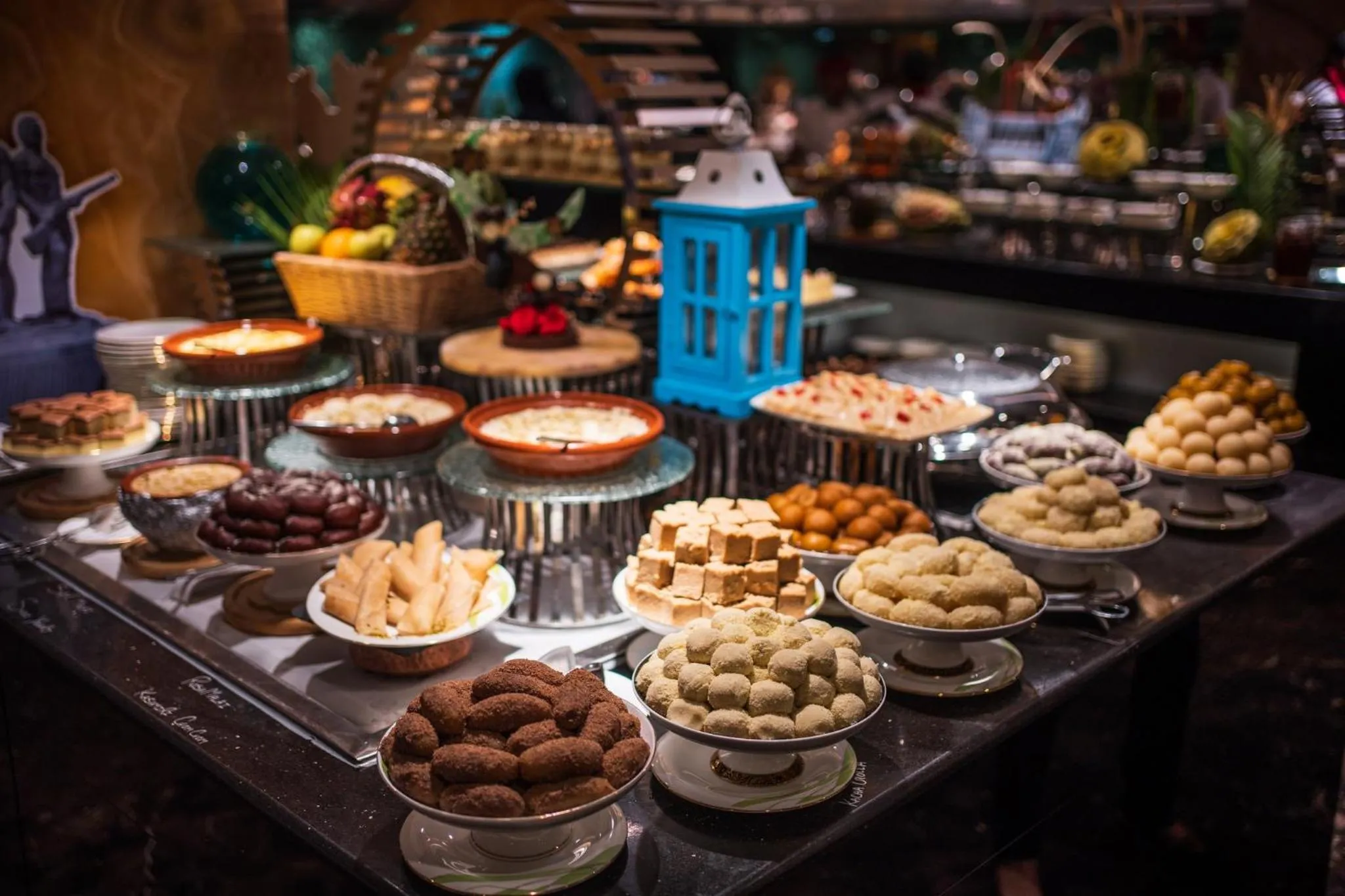 Restaurant/places to eat in Holiday Inn Dhaka City Centre by IHG