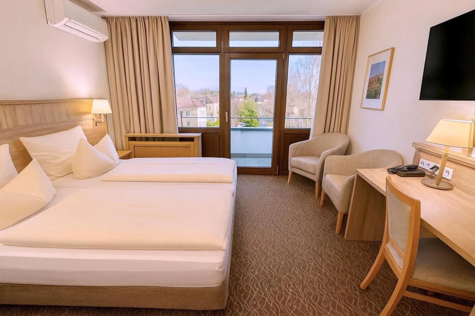 Bed in AMBER HOTEL Bavaria Superior