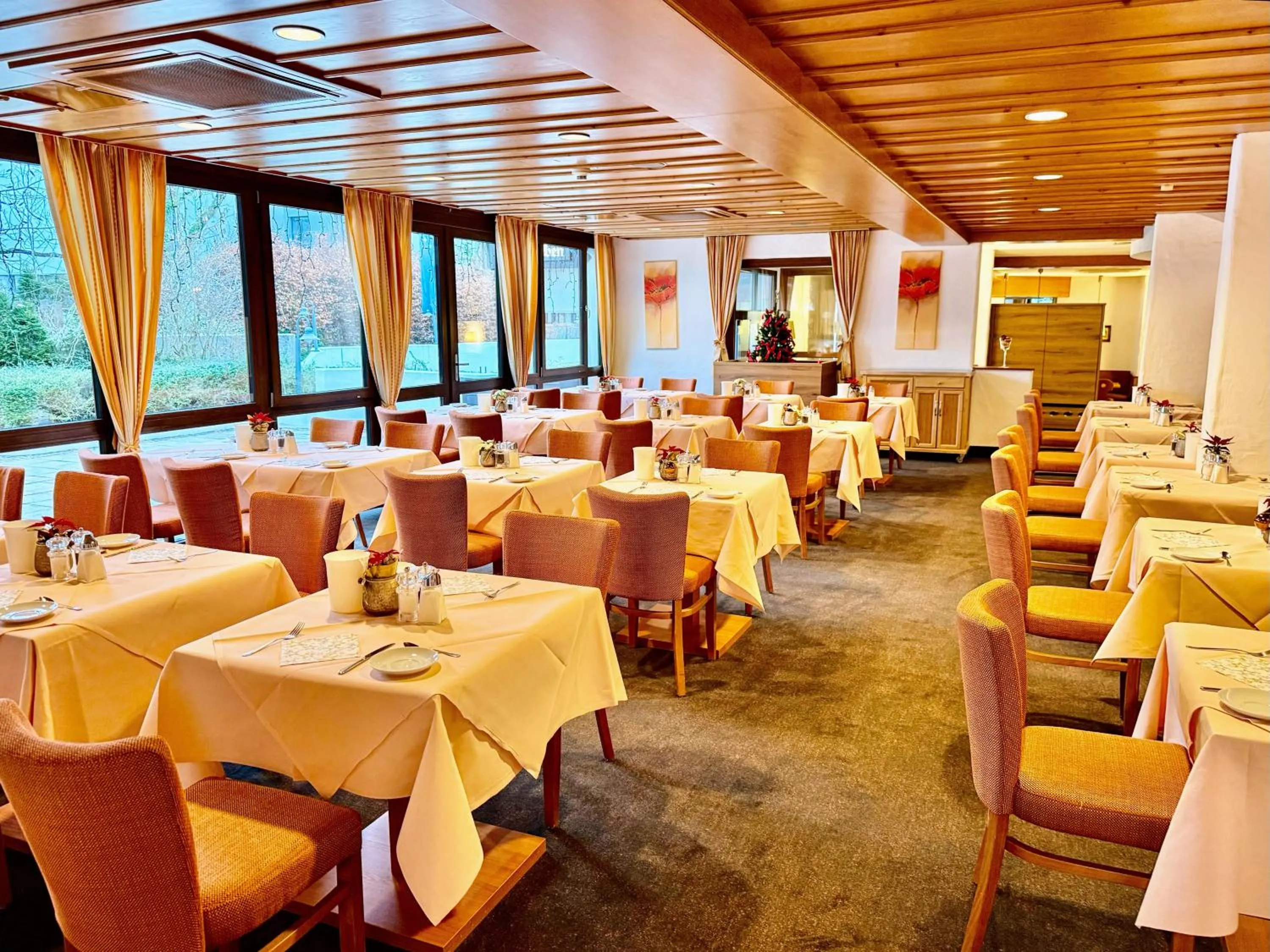 Restaurant/places to eat in AMBER HOTEL Bavaria Superior