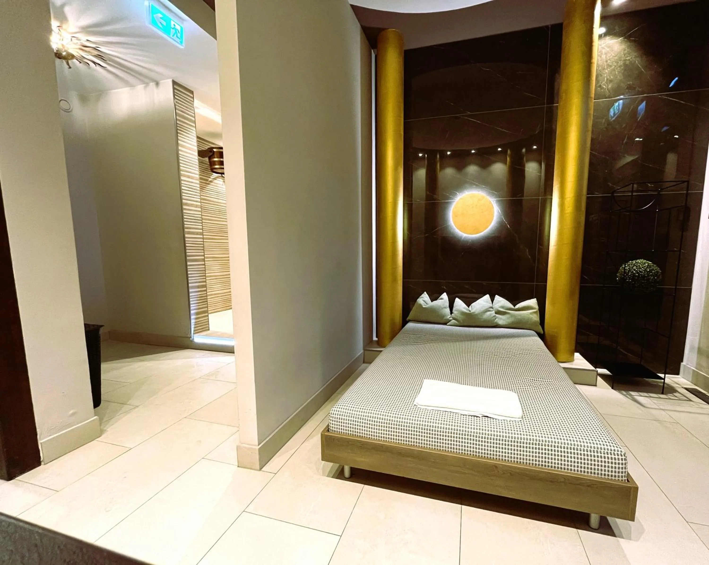 Spa and wellness centre/facilities, Bed in AMBER HOTEL Bavaria Superior