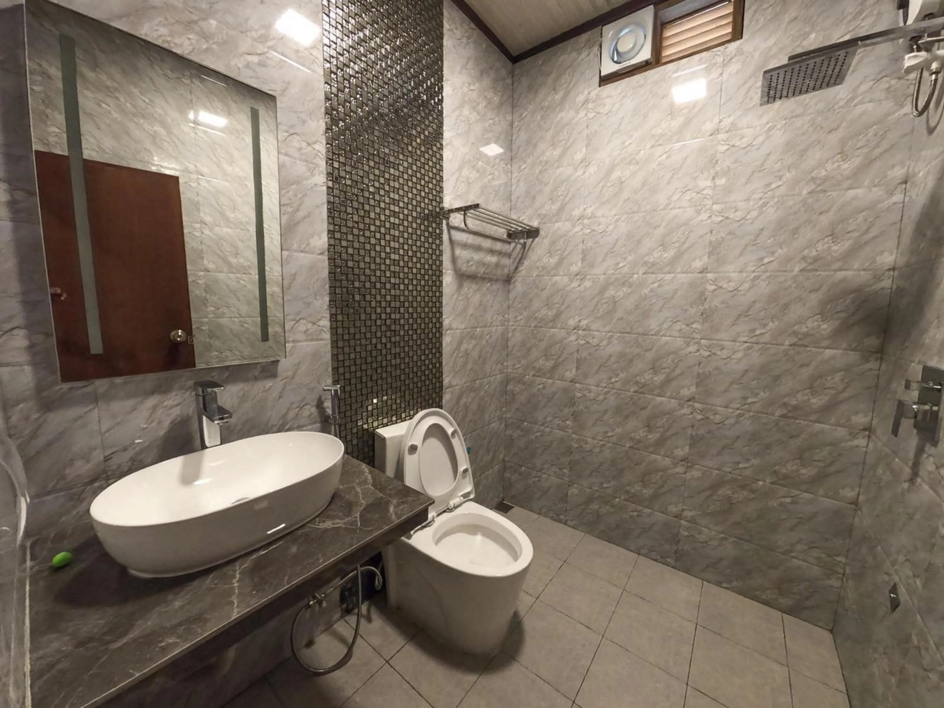 Bathroom in Huvan Inn