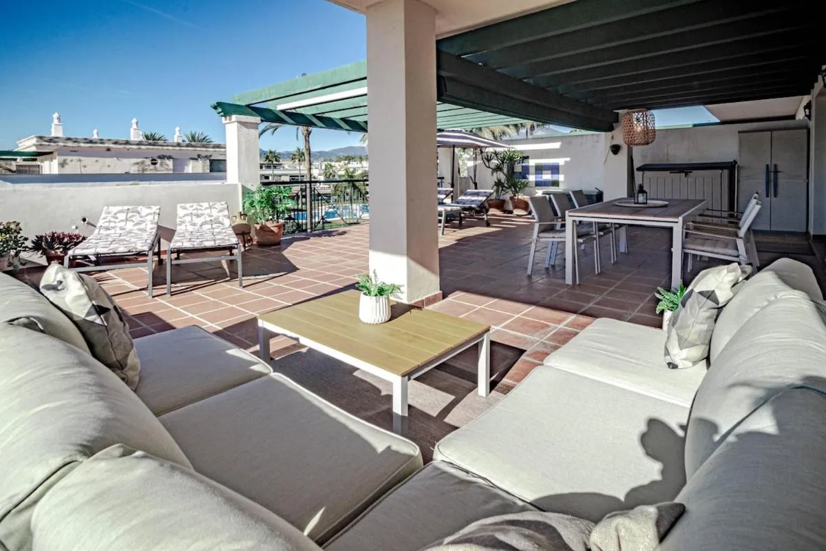LCR4 - Large 3-Bedroom Apartment Near Beach