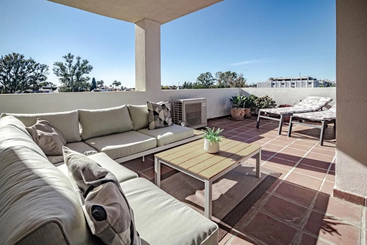 LCR4 - Large 3-Bedroom Apartment Near Beach