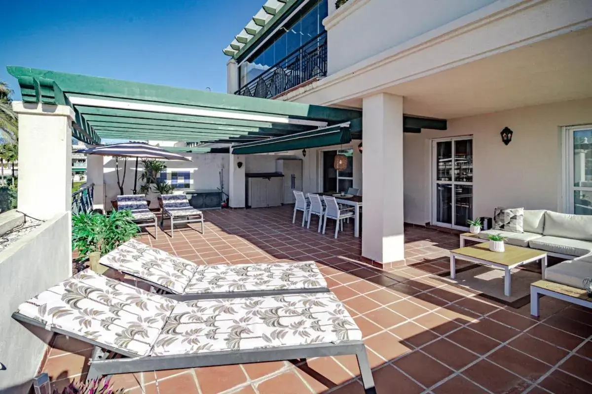 LCR4 - Large 3-Bedroom Apartment Near Beach LCR4 - Large 3-Bedroom Apartment Near Beach