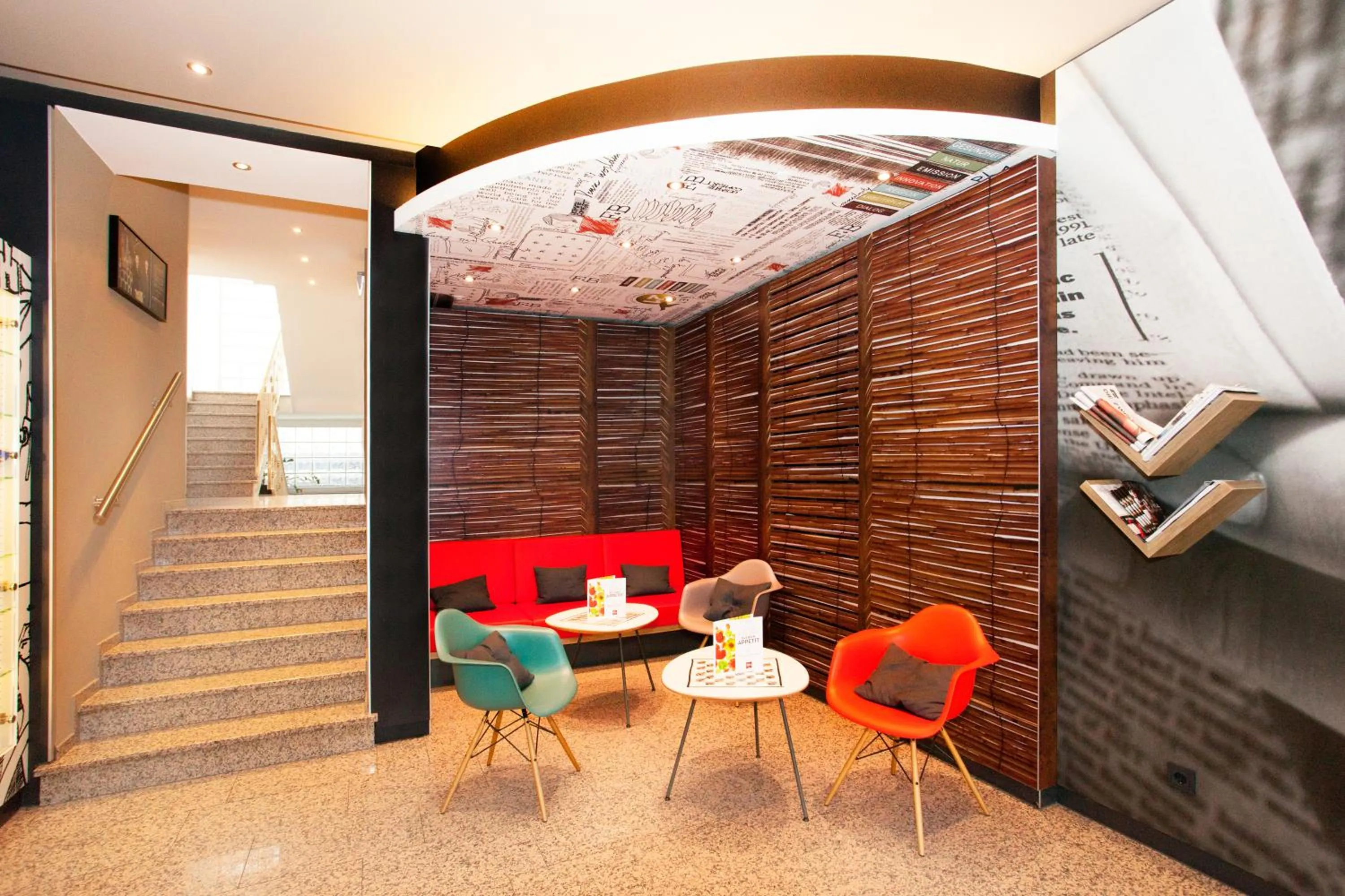 Lobby or reception in ibis Saarbrücken City