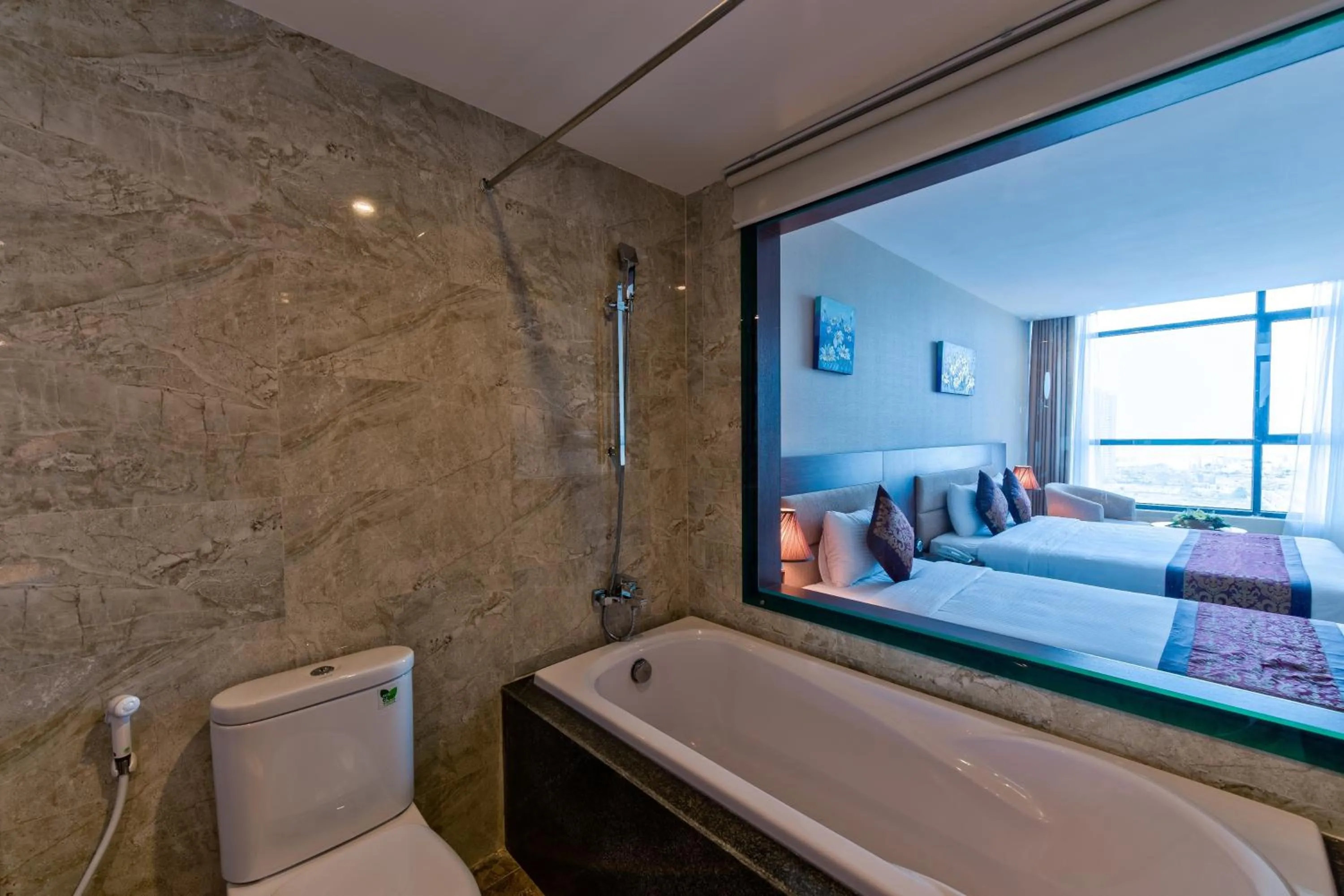 Bathroom, Bed in Muong Thanh Grand Da Nang Hotel