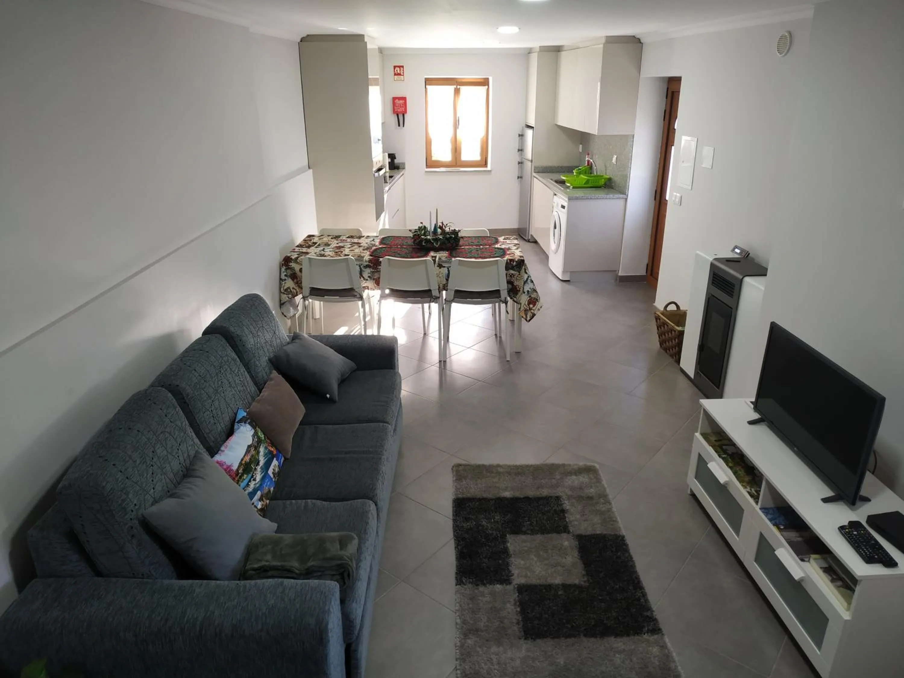 Communal lounge/ TV room in Casa da quintinha - Turismo rural