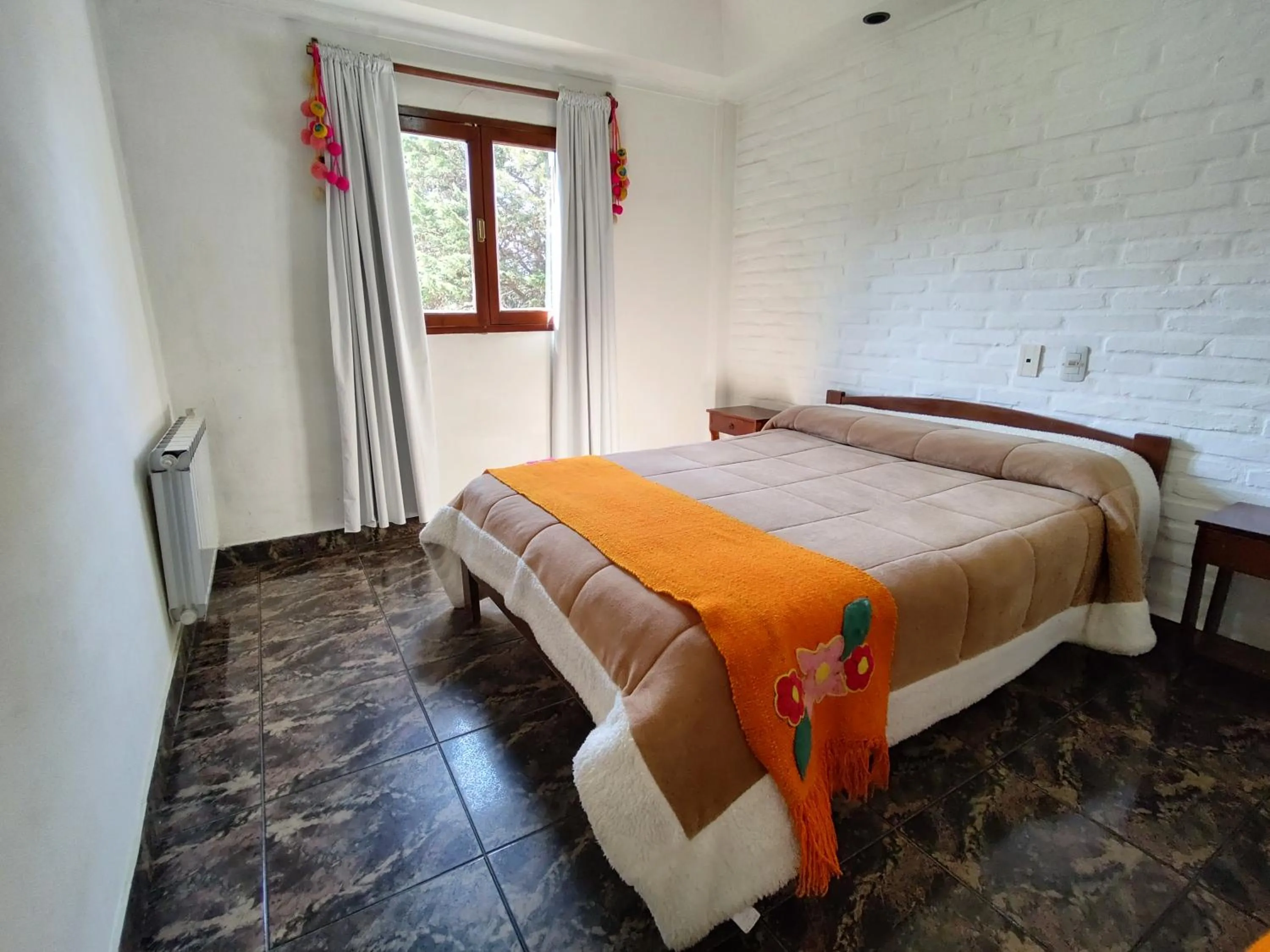 Photo of the whole room in Hosteria Los Cuartos