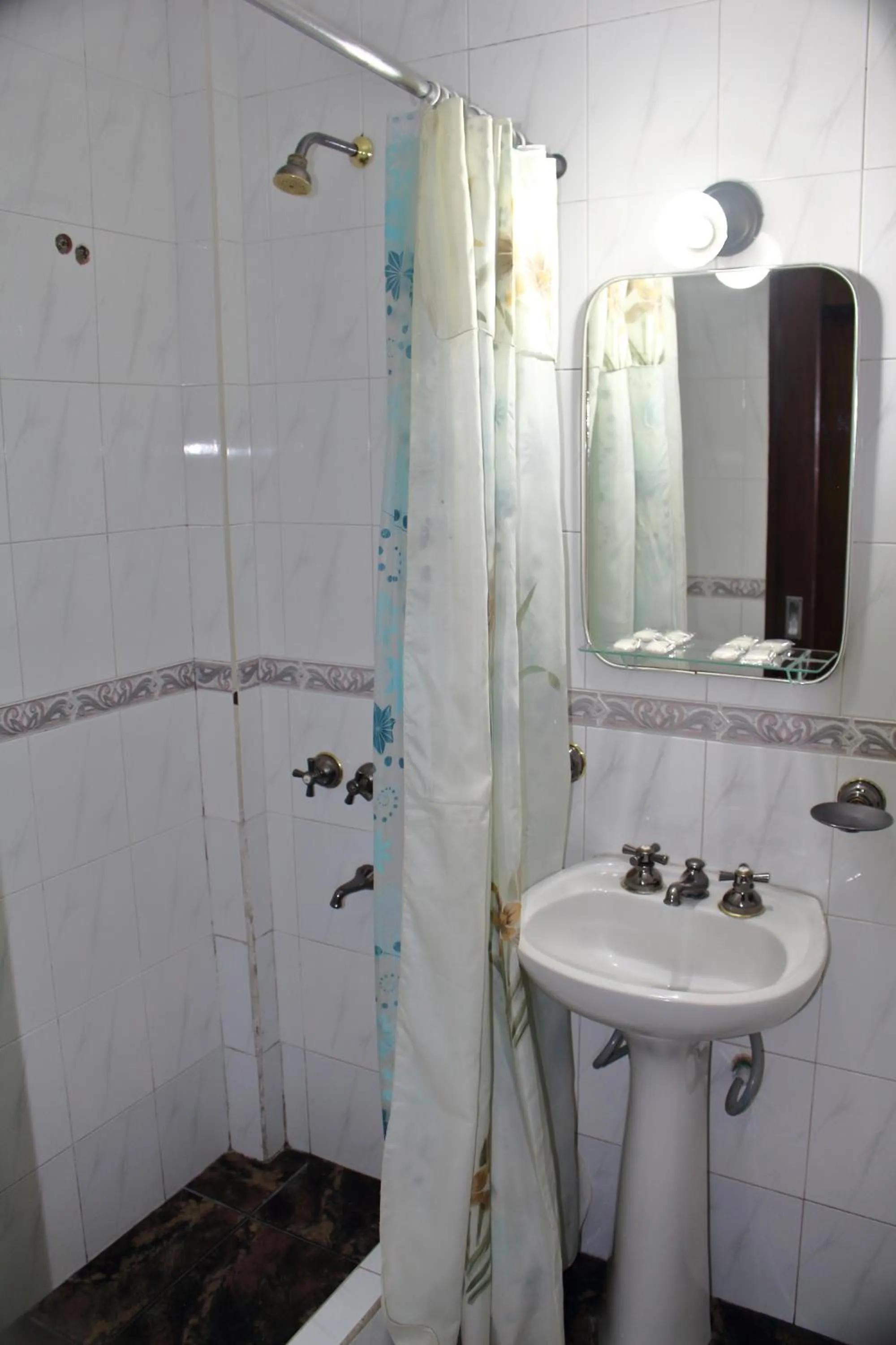 Shower in Hosteria Los Cuartos