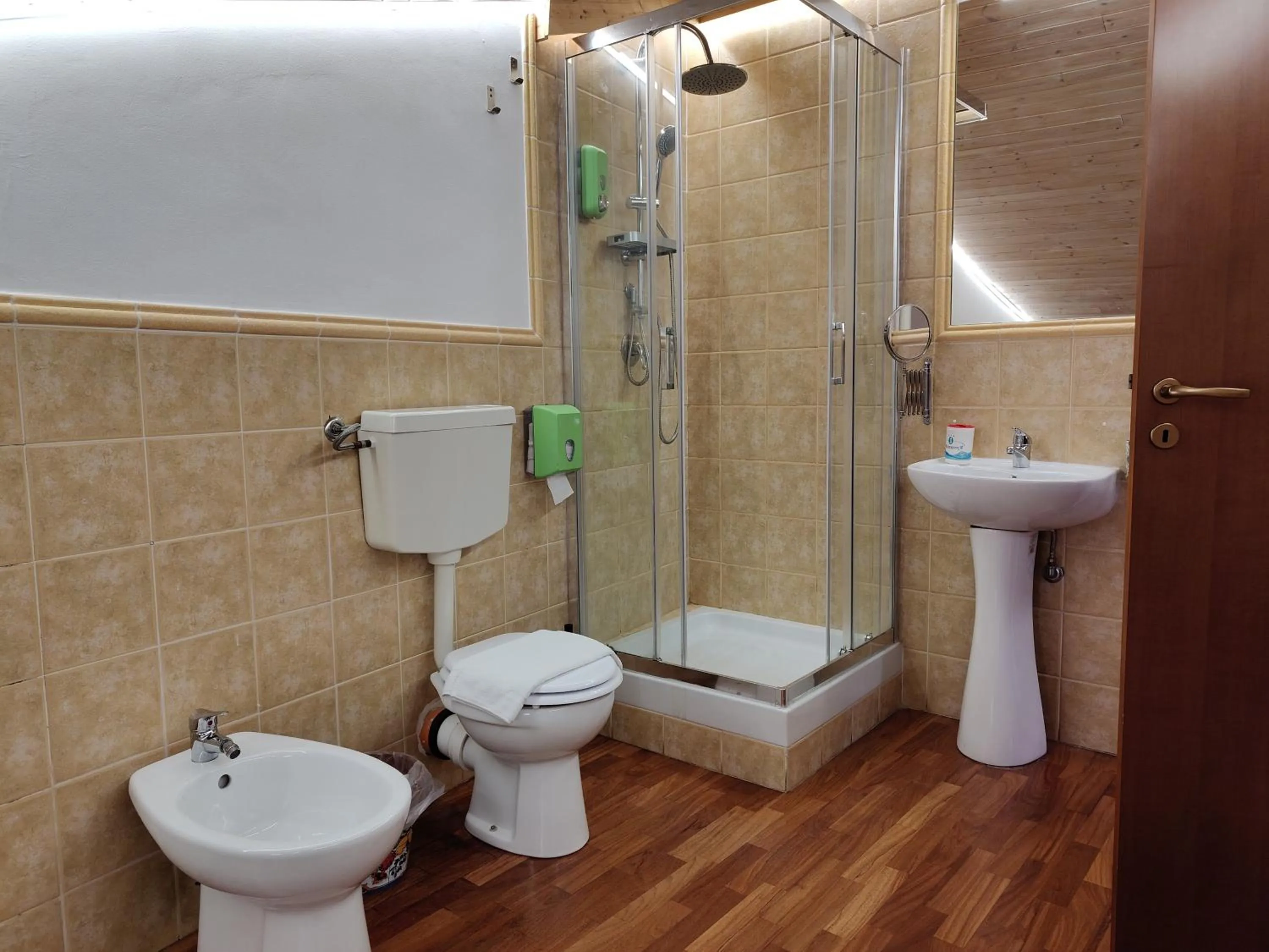 Bathroom in Proserpina